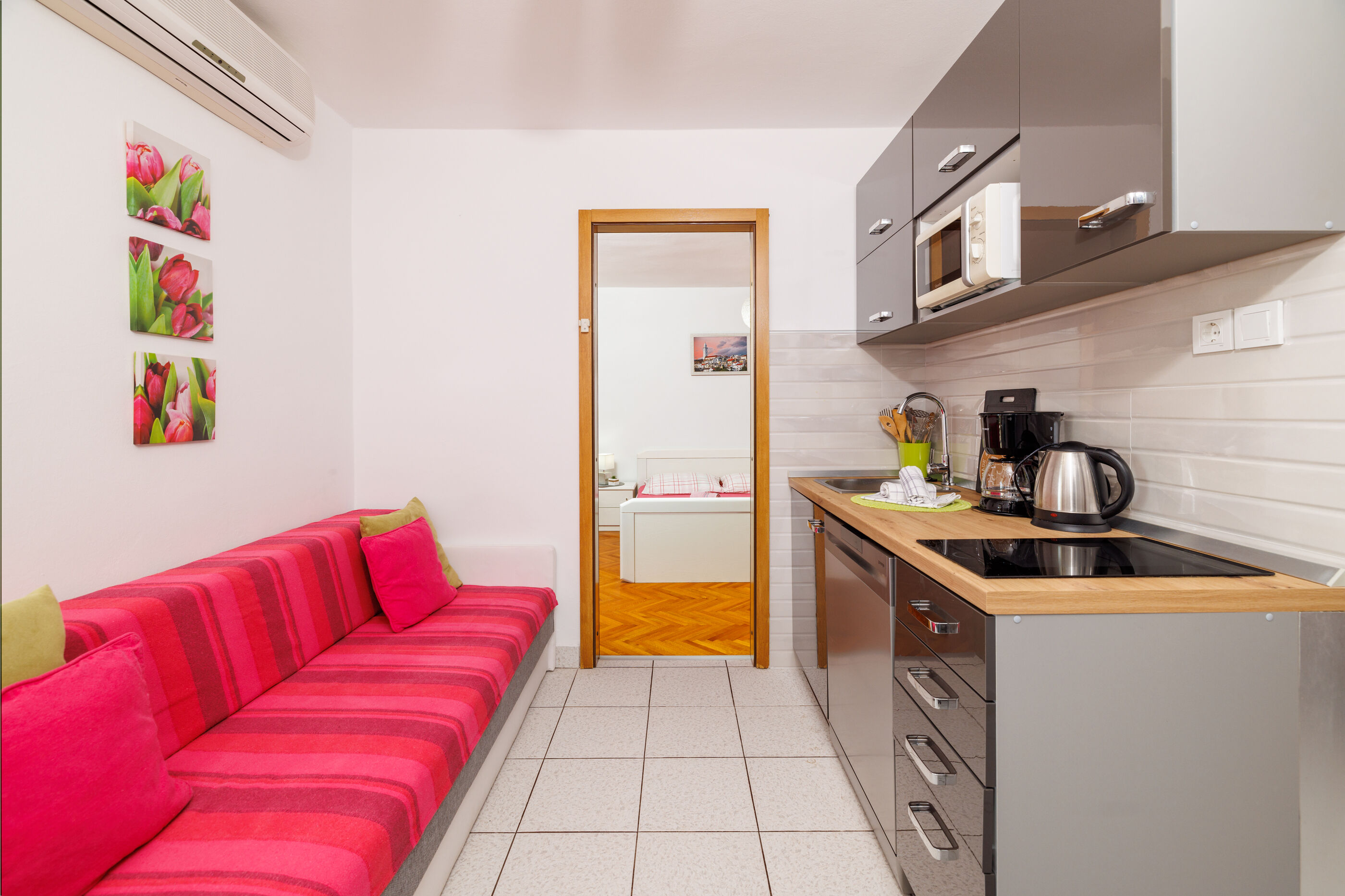 Apartments Mira 90871-A1