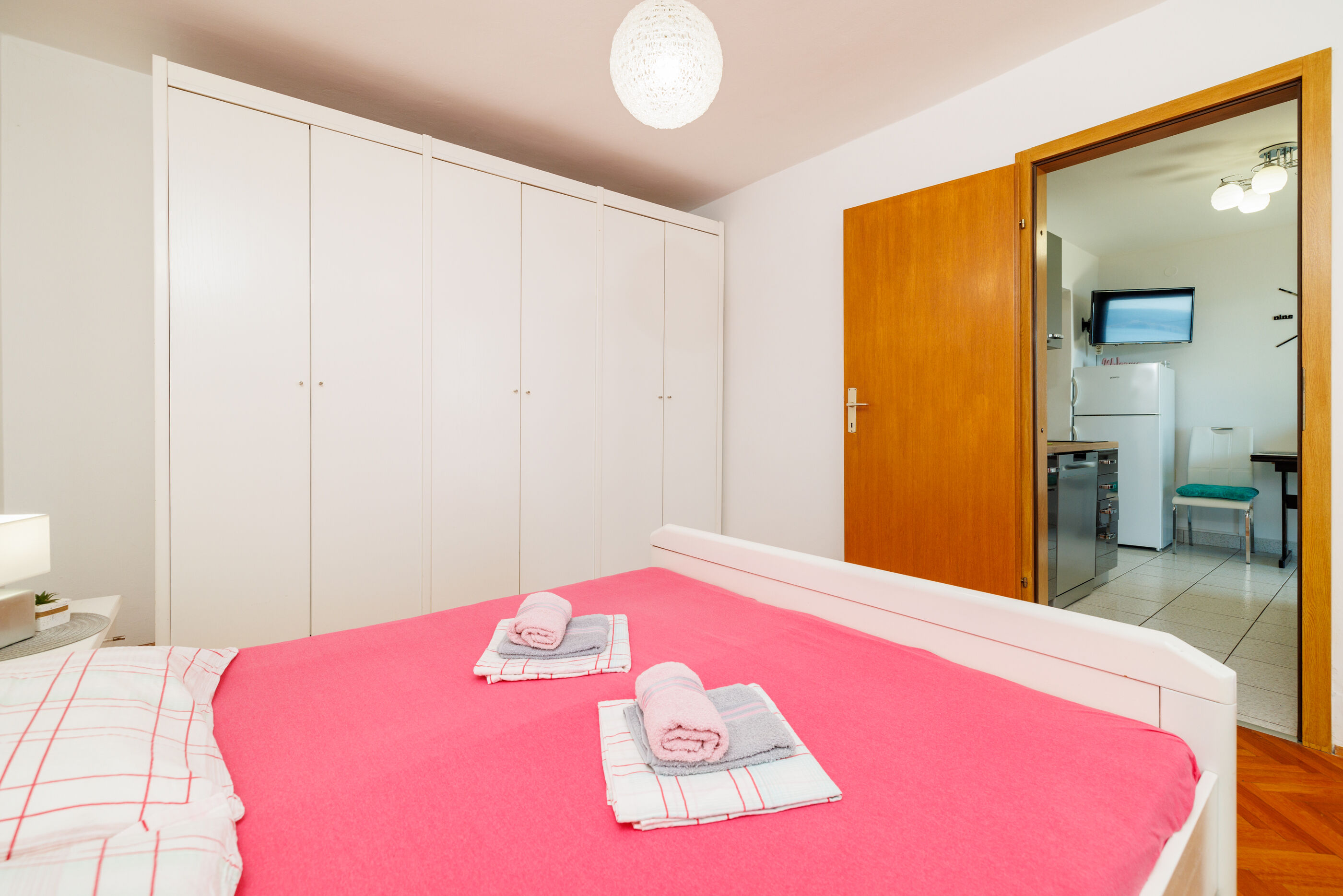 Apartments Mira 90871-A1