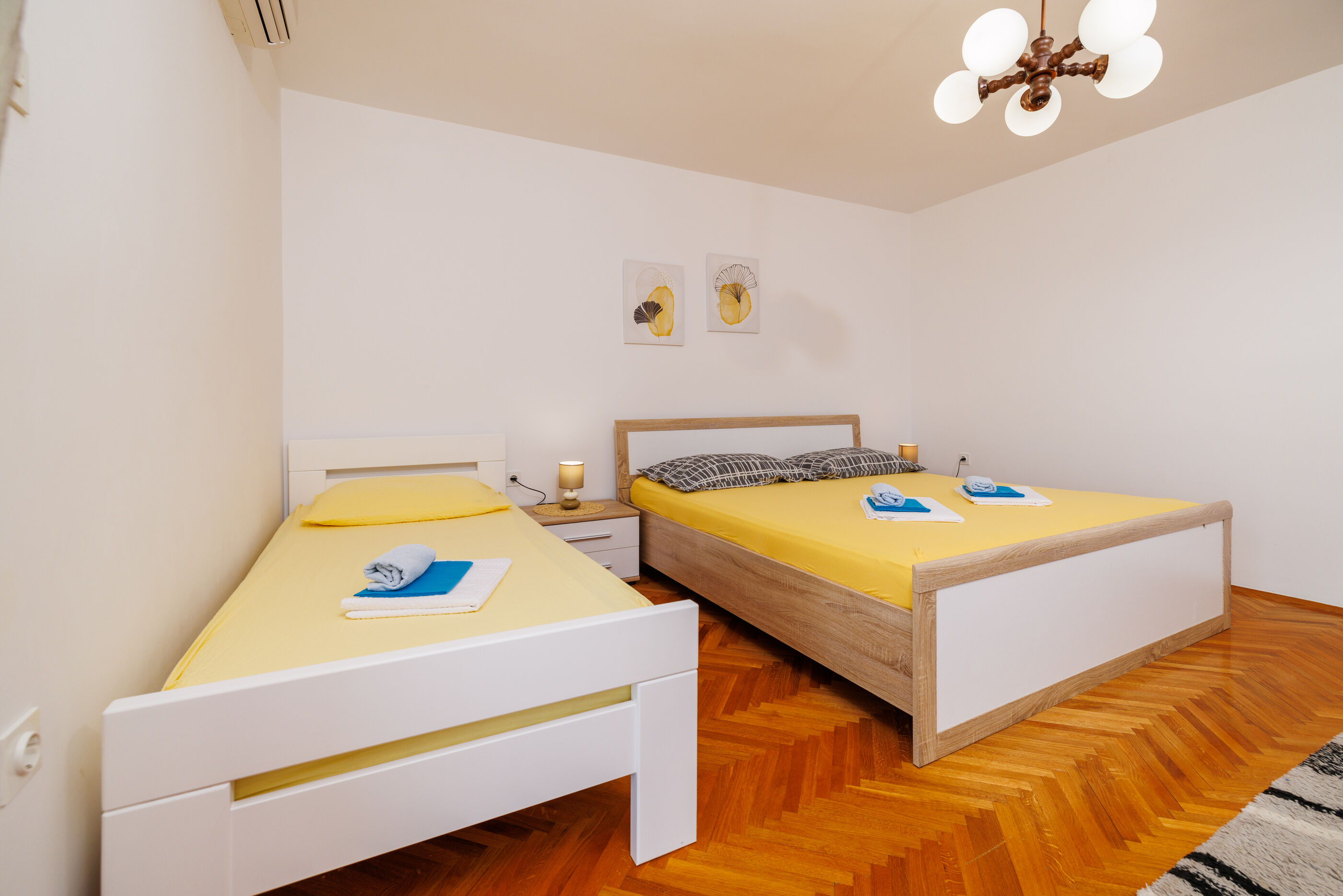 Apartments Mira 90871-A5