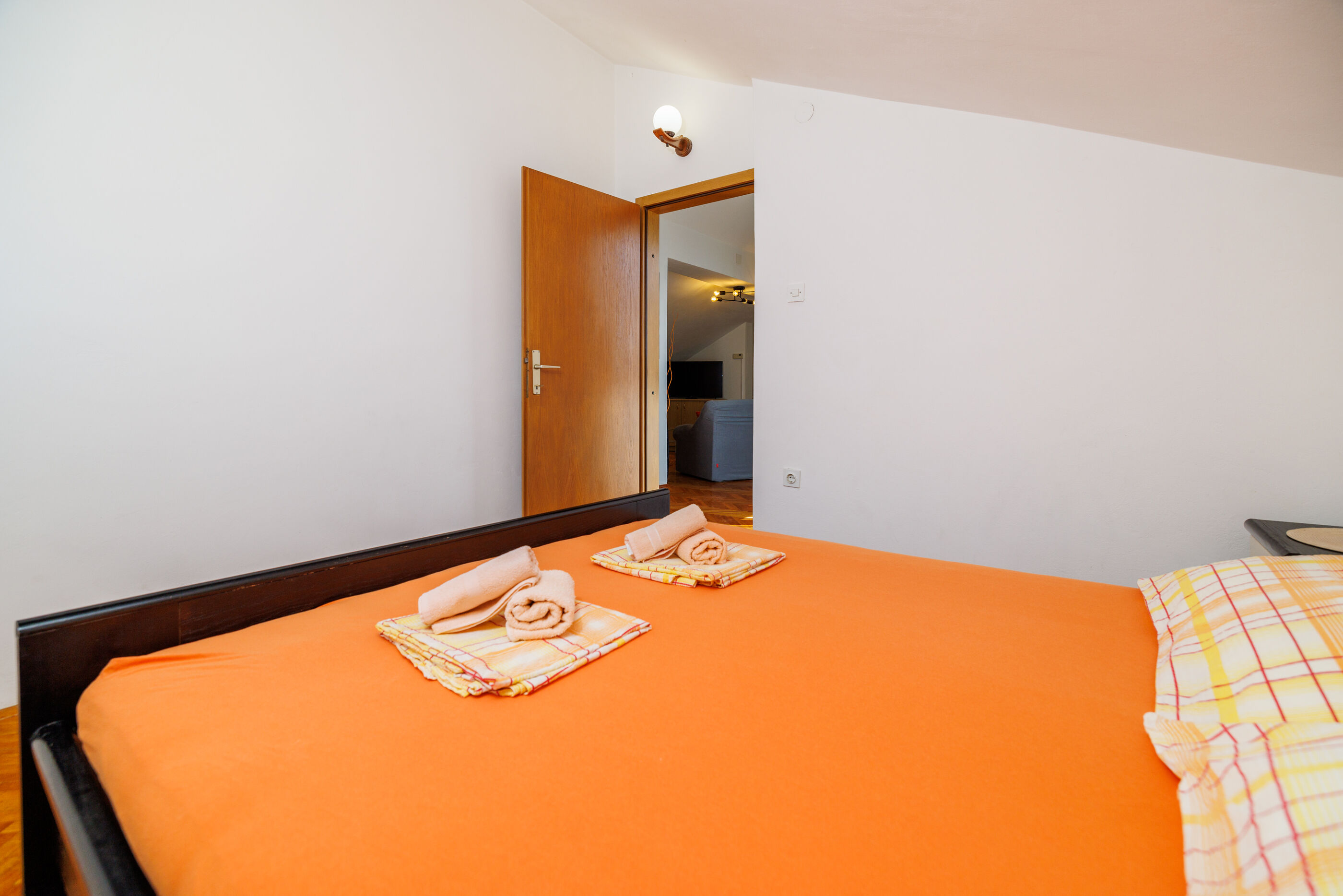 Apartments Mira 90871-A4