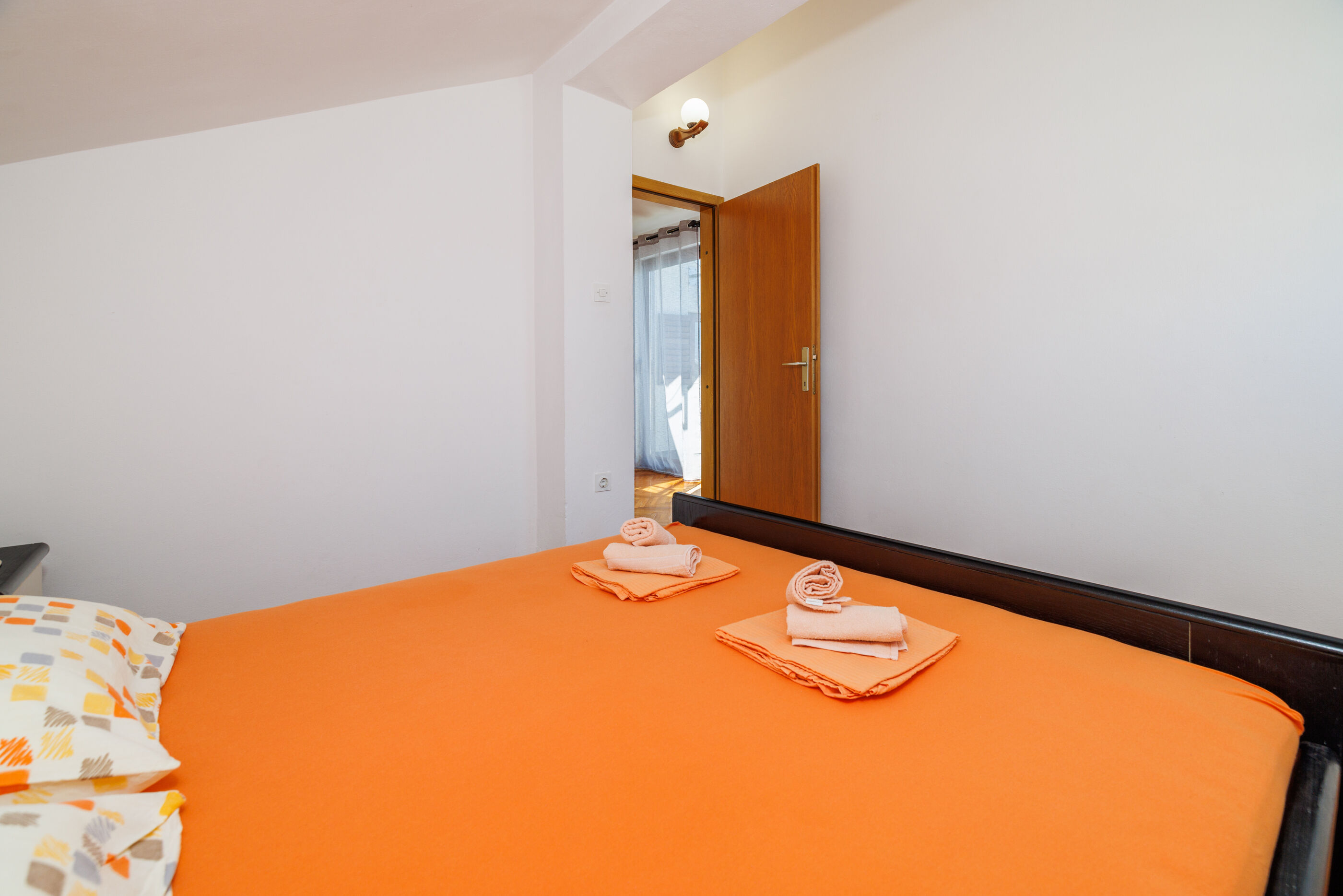 Apartments Mira 90871-A4