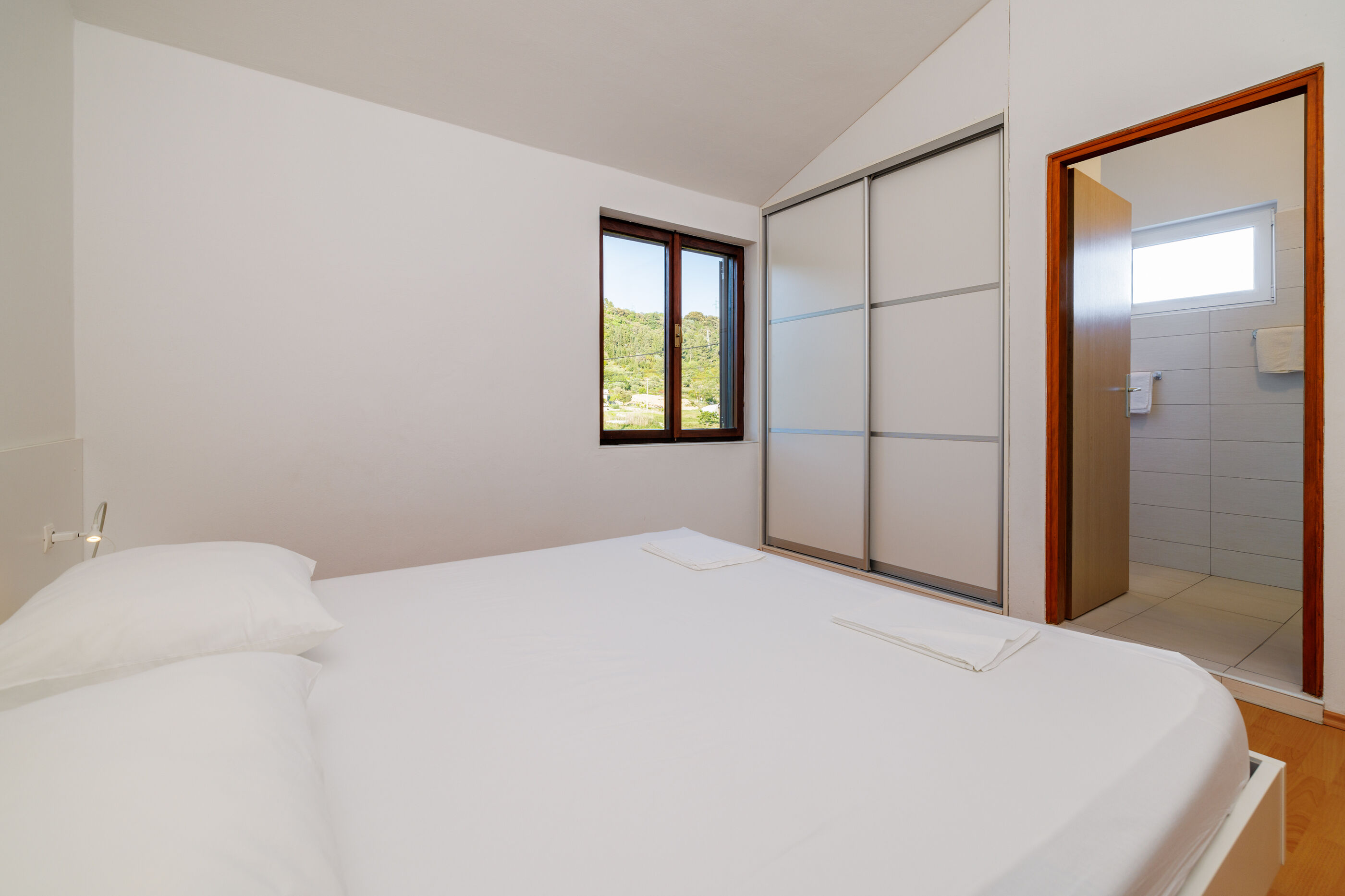 Apartments Biserka 65371-A1