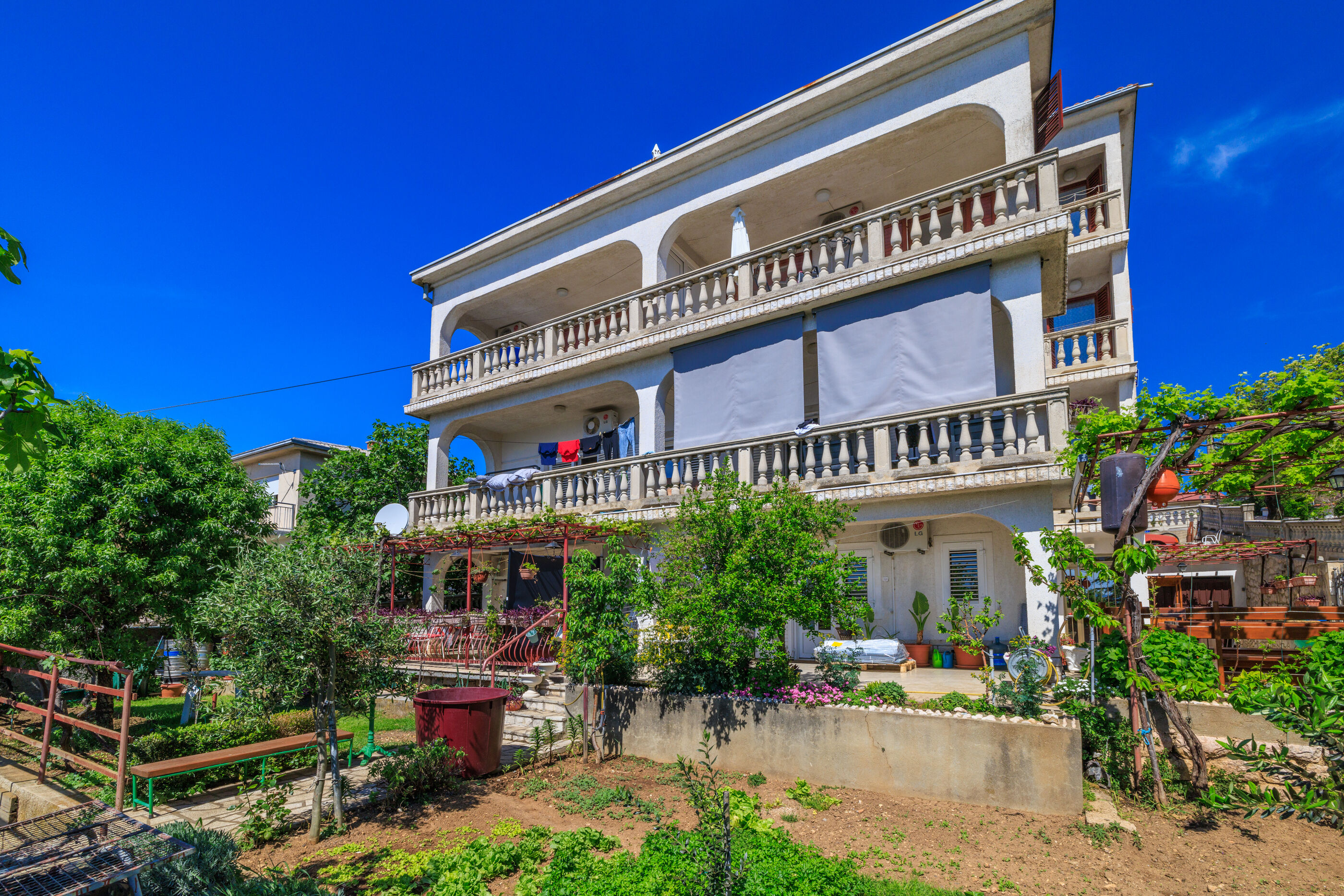 Apartments Mira 90871-A3