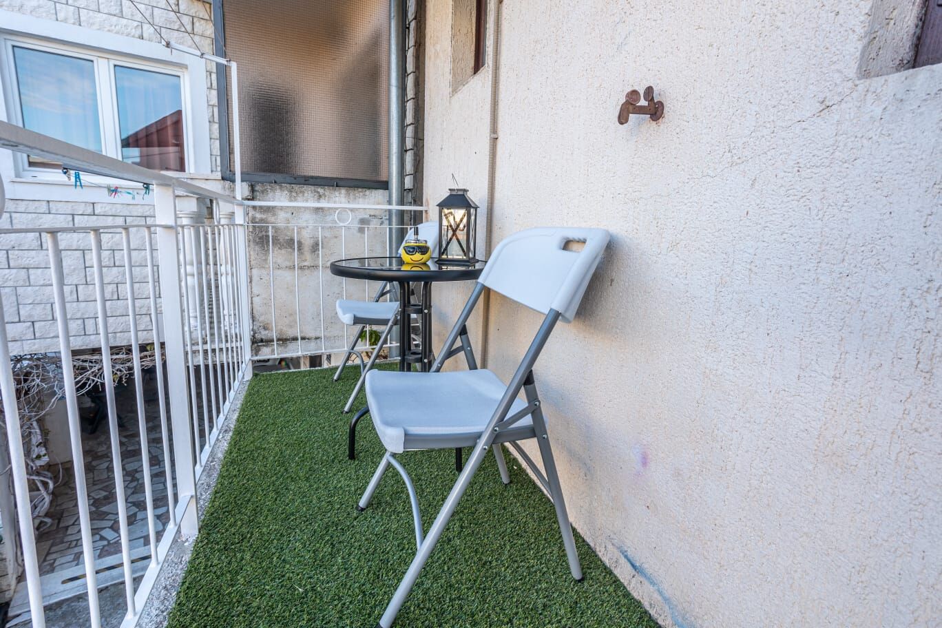 Apartment B&I 100831-A1