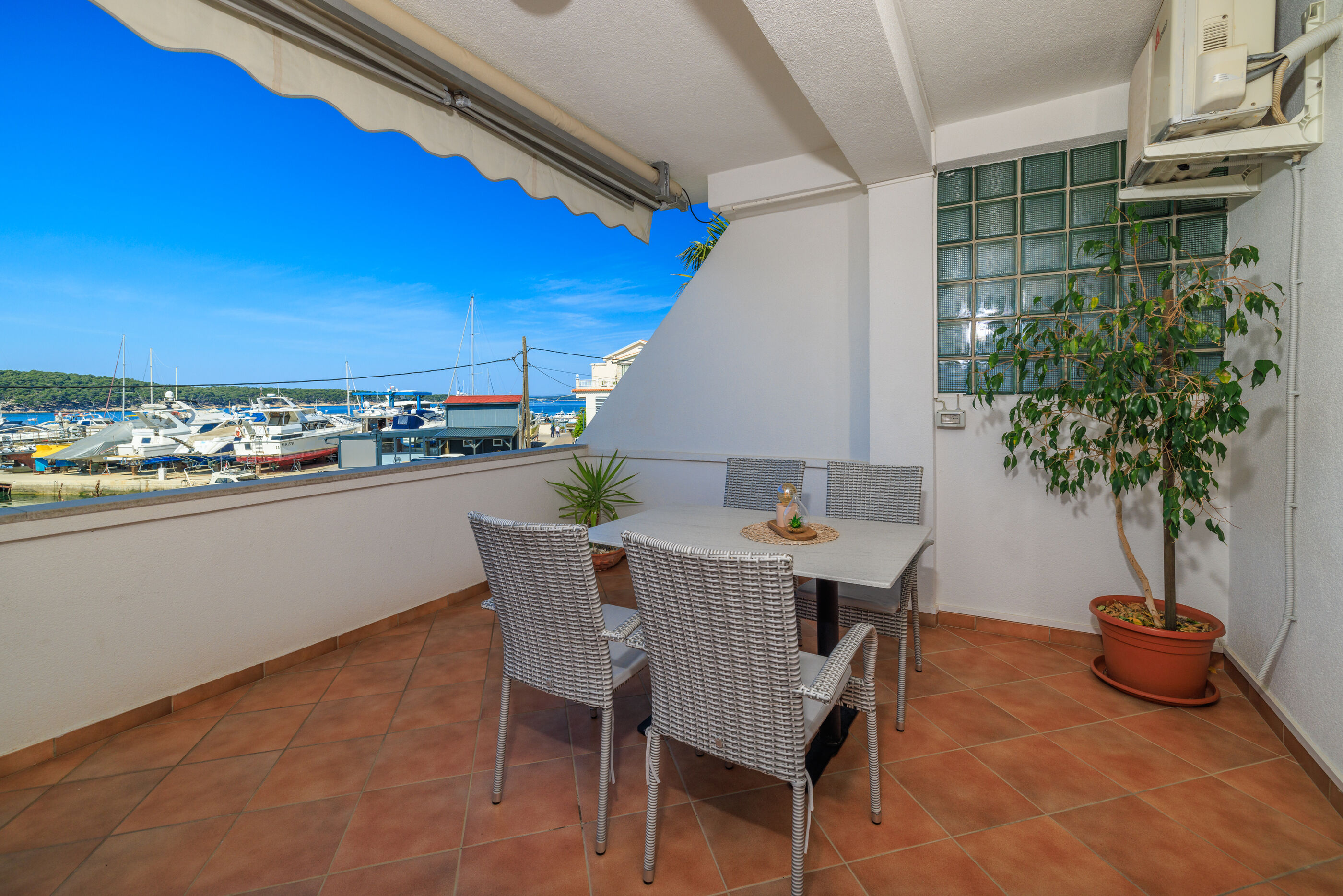 Apartments Near the sea Barbat 17702-A1