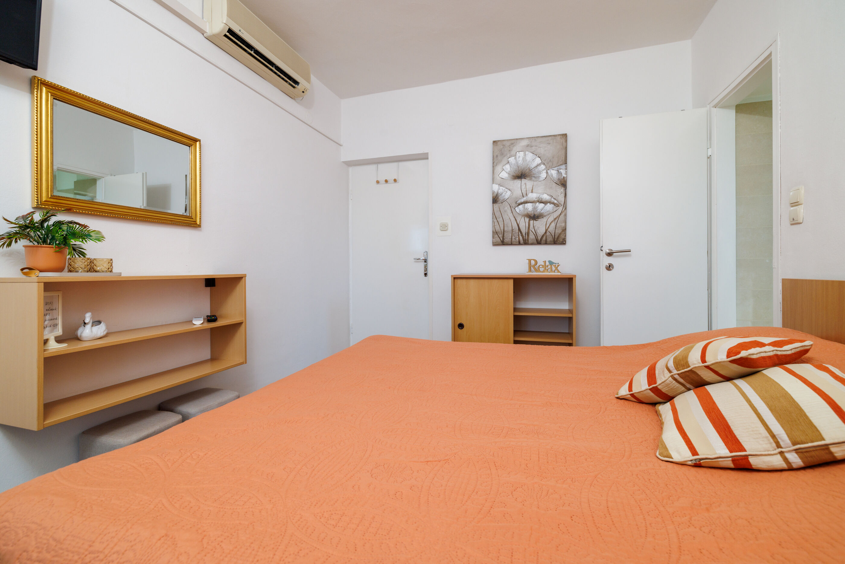 Apartments Near the sea Barbat 17702-A1
