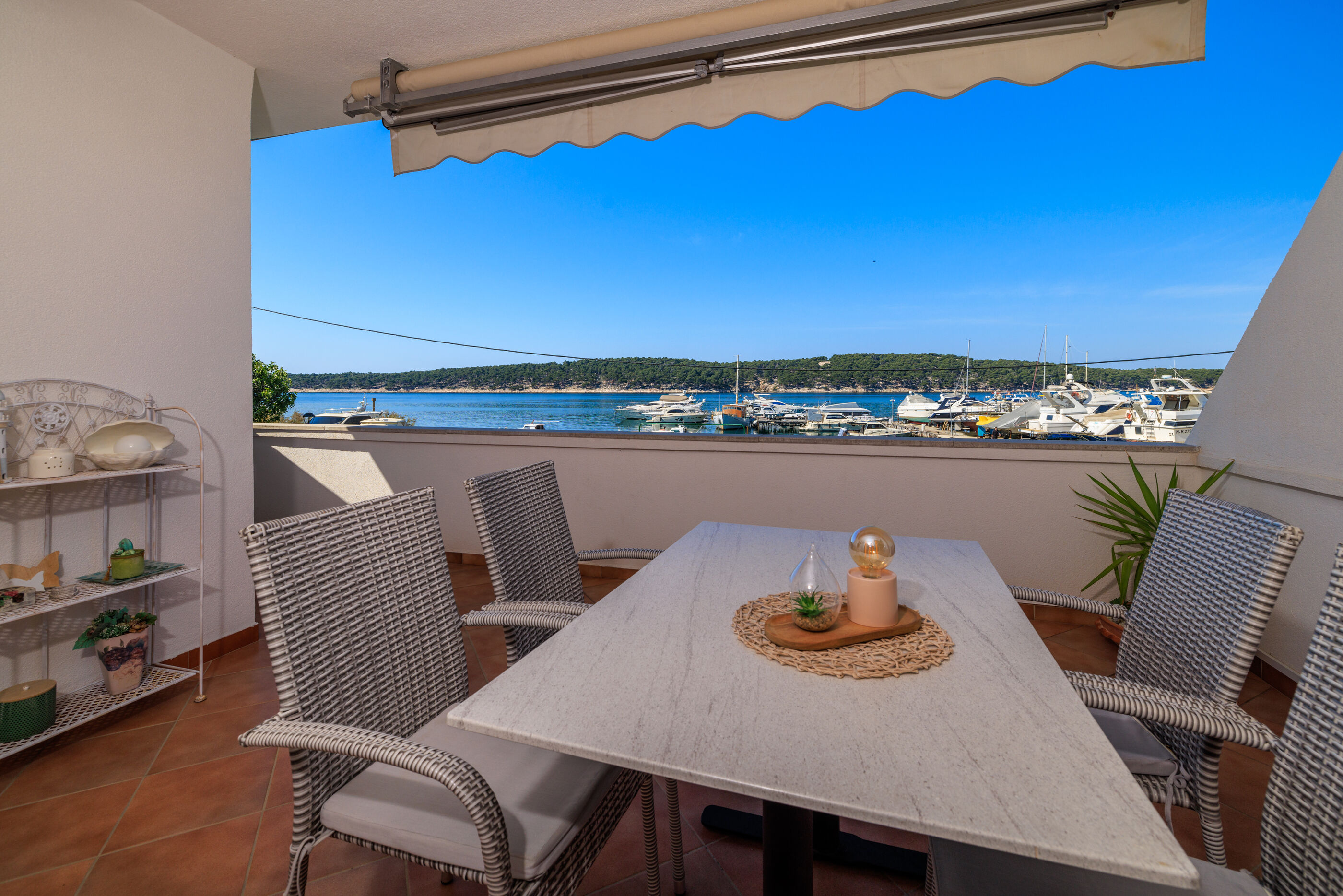 Apartments Near the sea Barbat 17702-A1