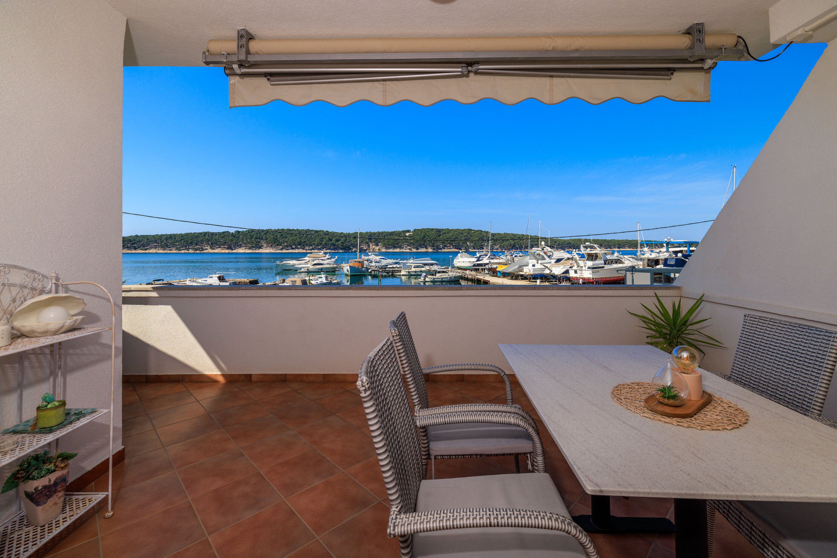 Apartments Near the sea Barbat 17702-A1