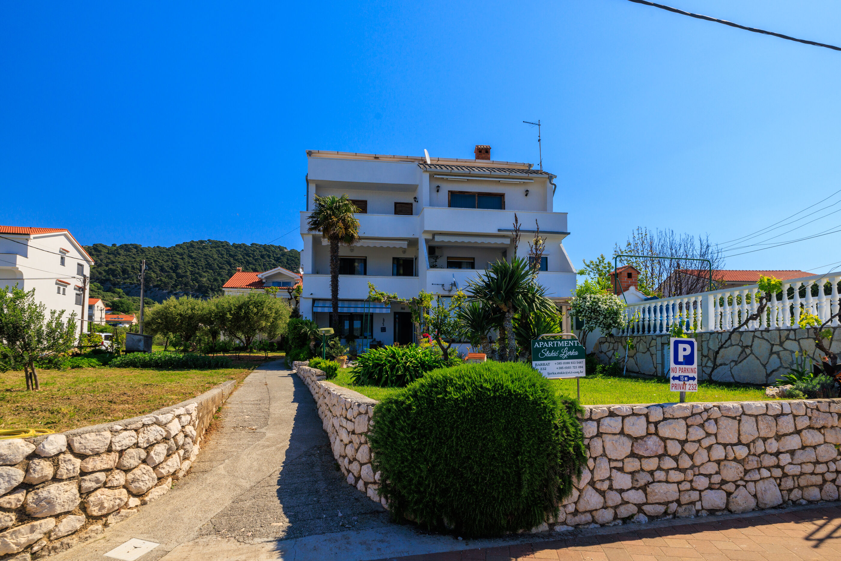 Apartments Near the sea Barbat 17702-A2