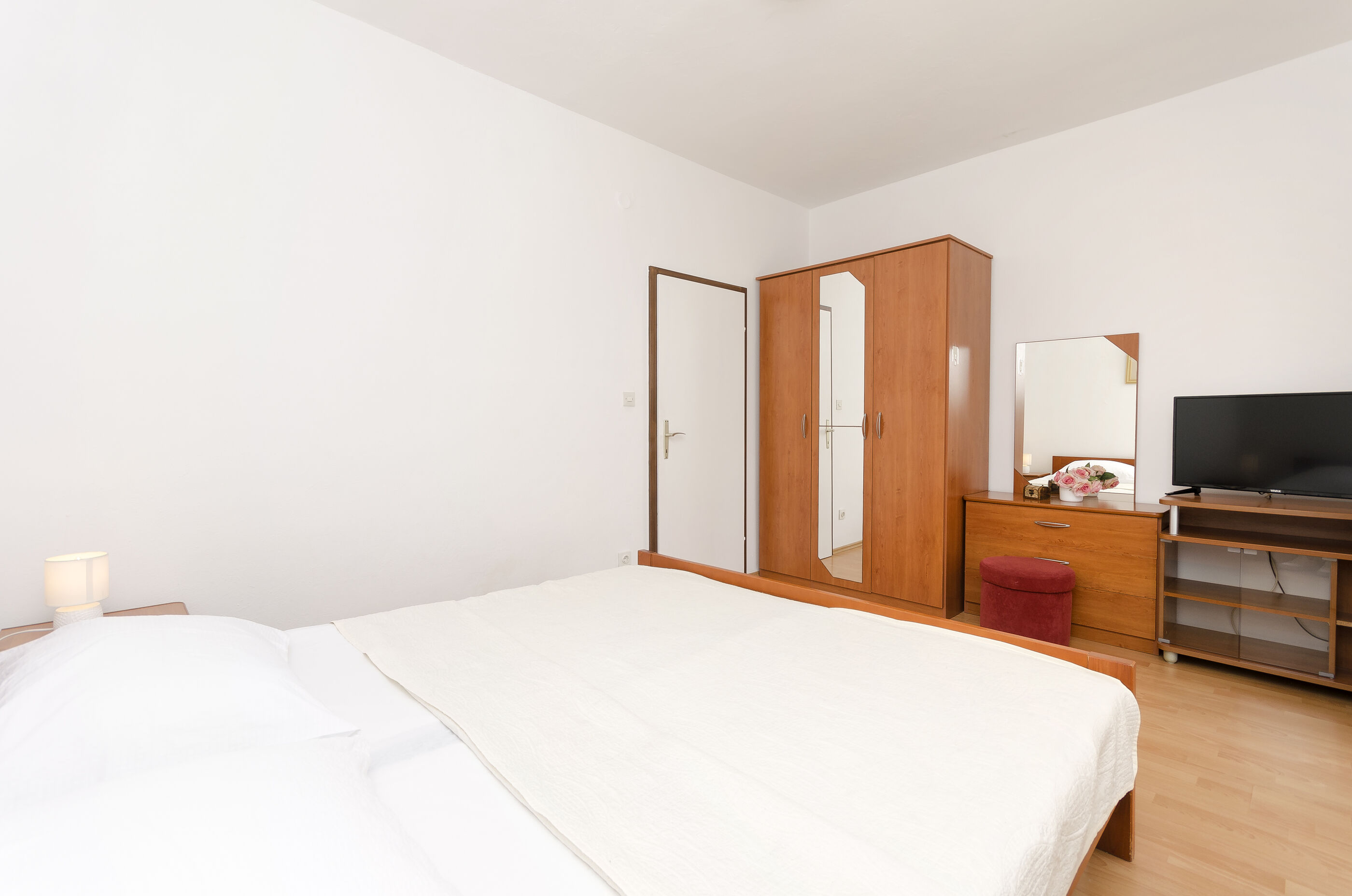 Apartment and Rooms Artina 25091-S1
