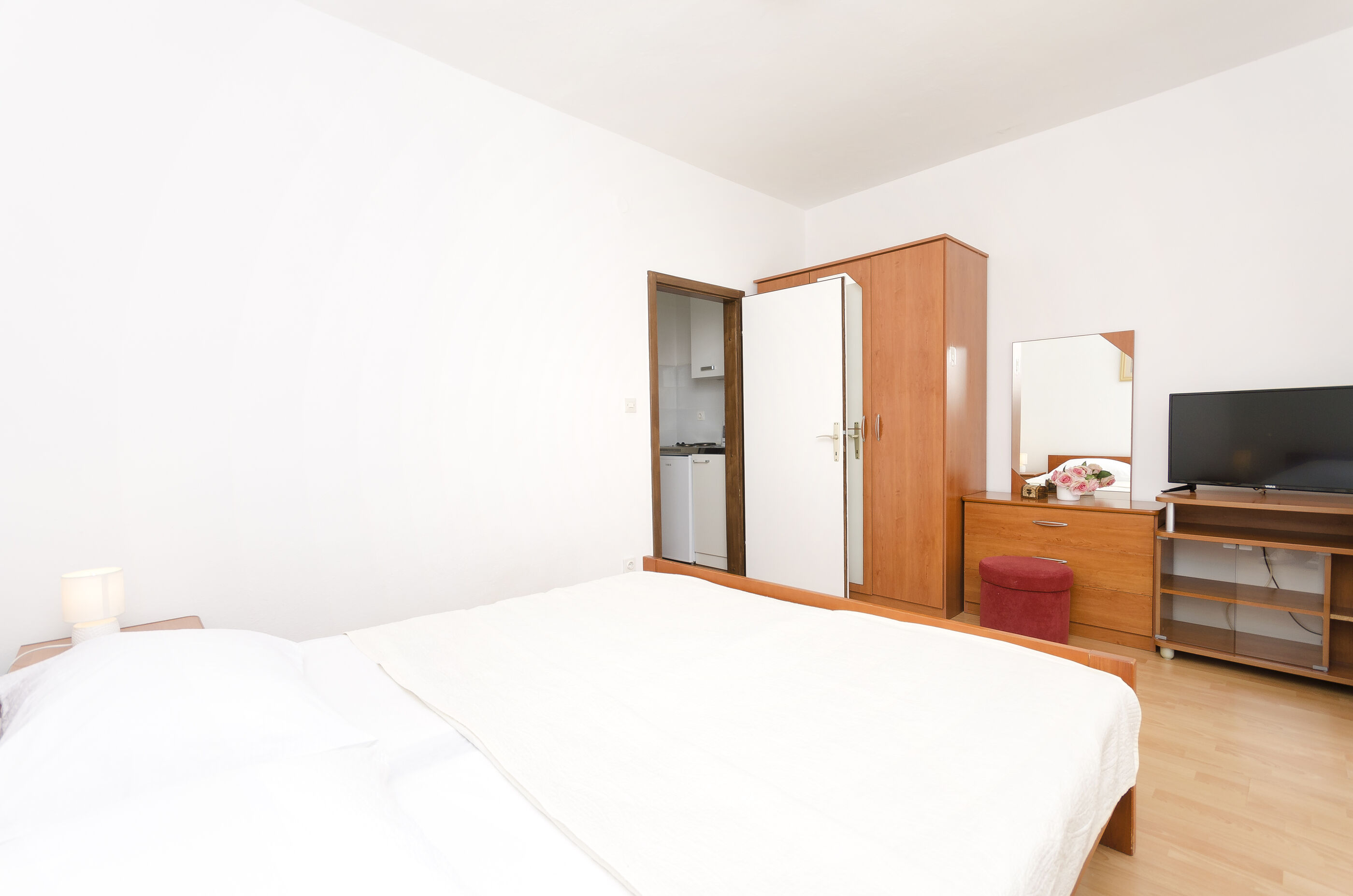 Apartment and Rooms Artina 25091-S1