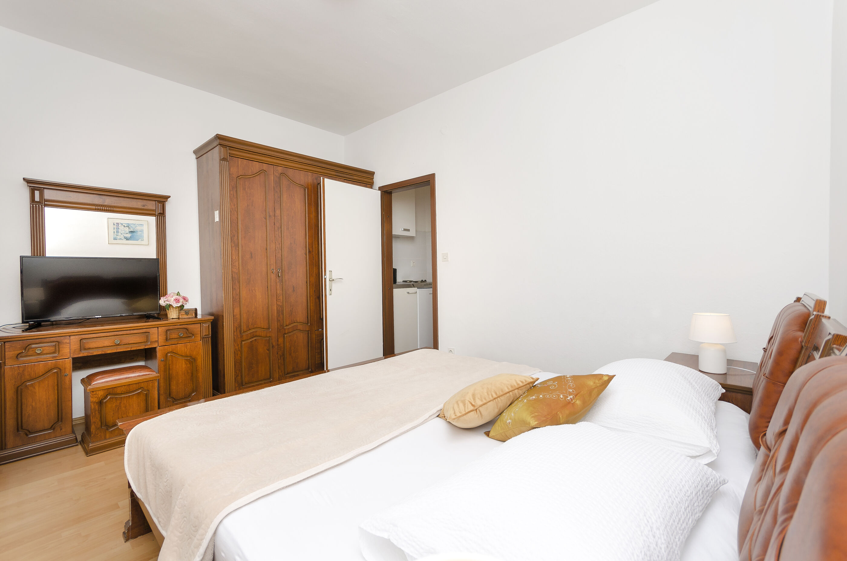 Apartment and Rooms Artina 25091-S2