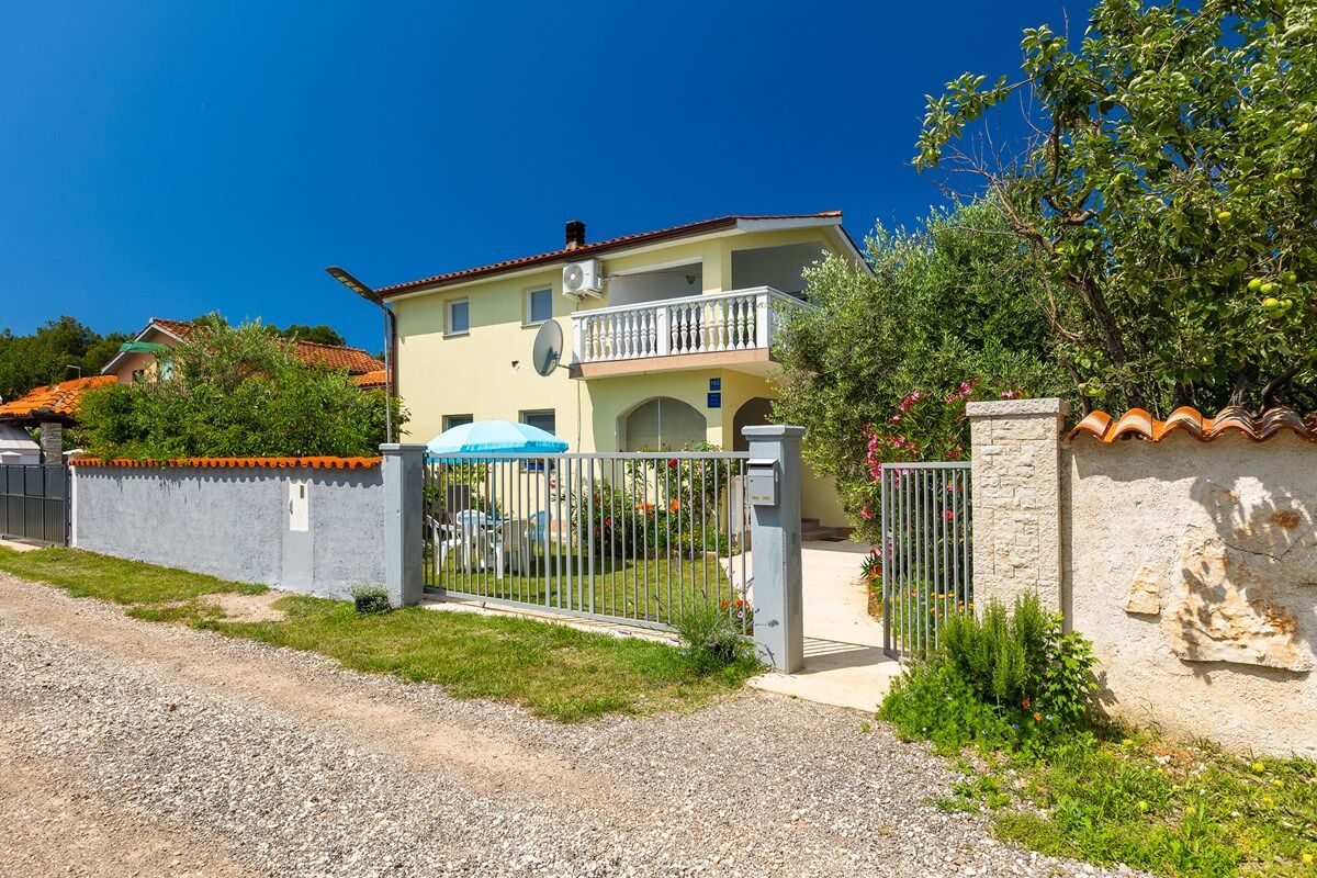 House Columbo 74257-A1
