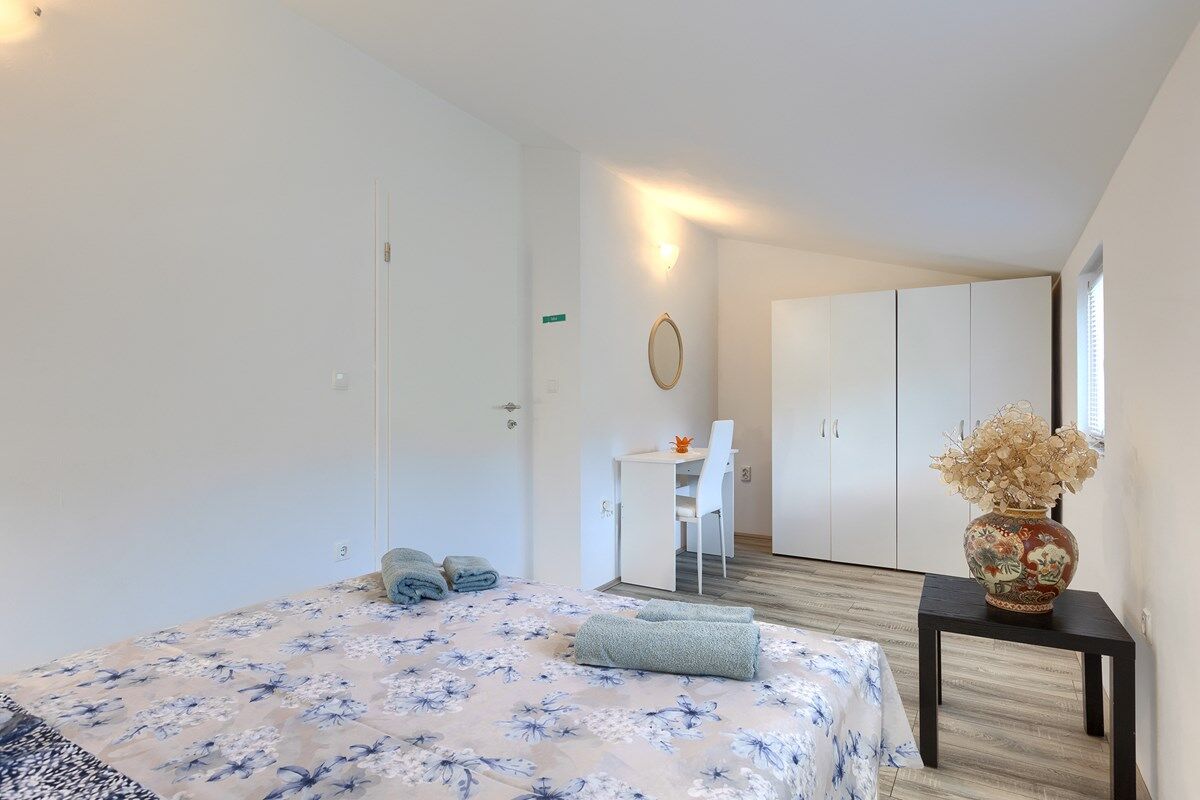House Columbo 74257-A1
