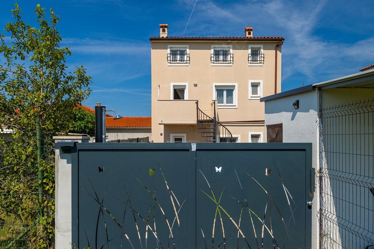 House Kristina 74302-A1