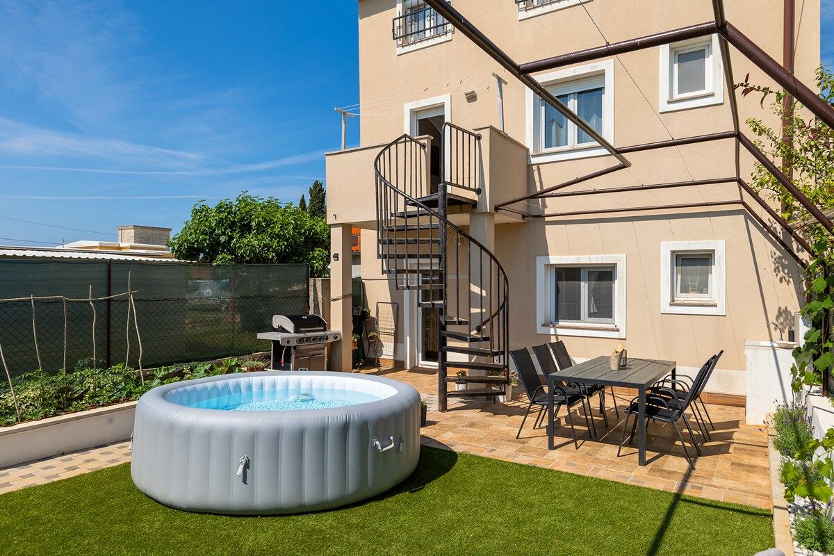 House Kristina 74302-A1
