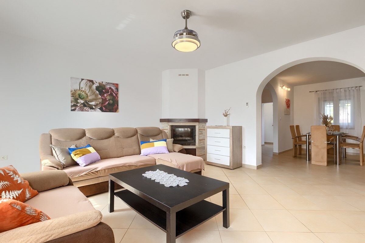 House Kristina 74302-A1