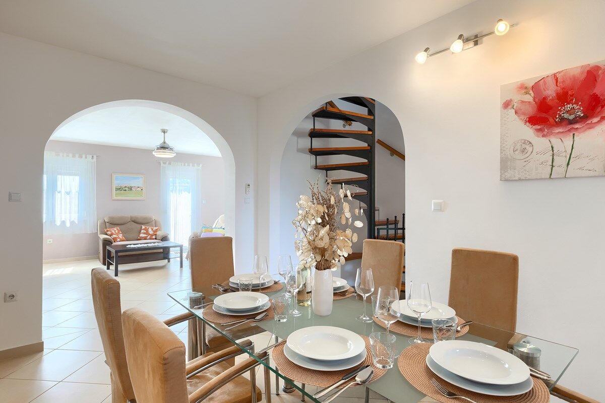 House Kristina 74302-A1