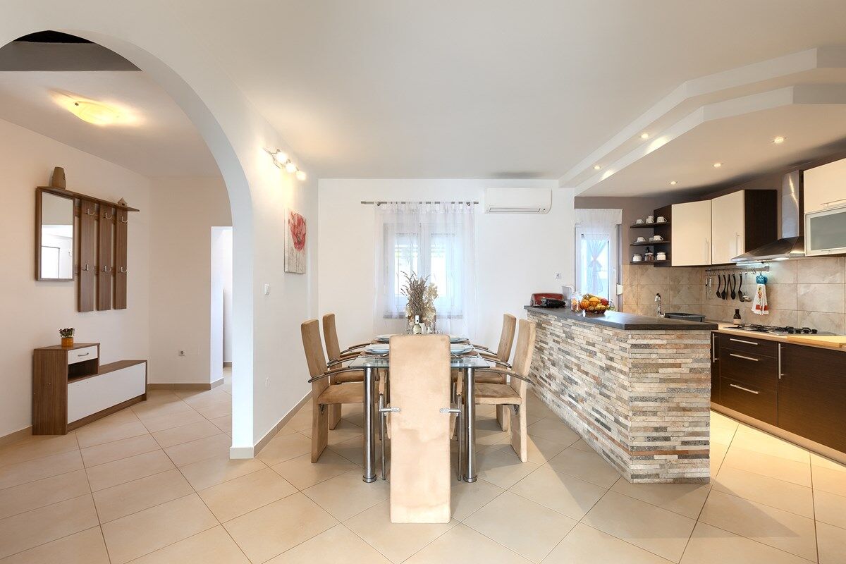 House Kristina 74302-A1