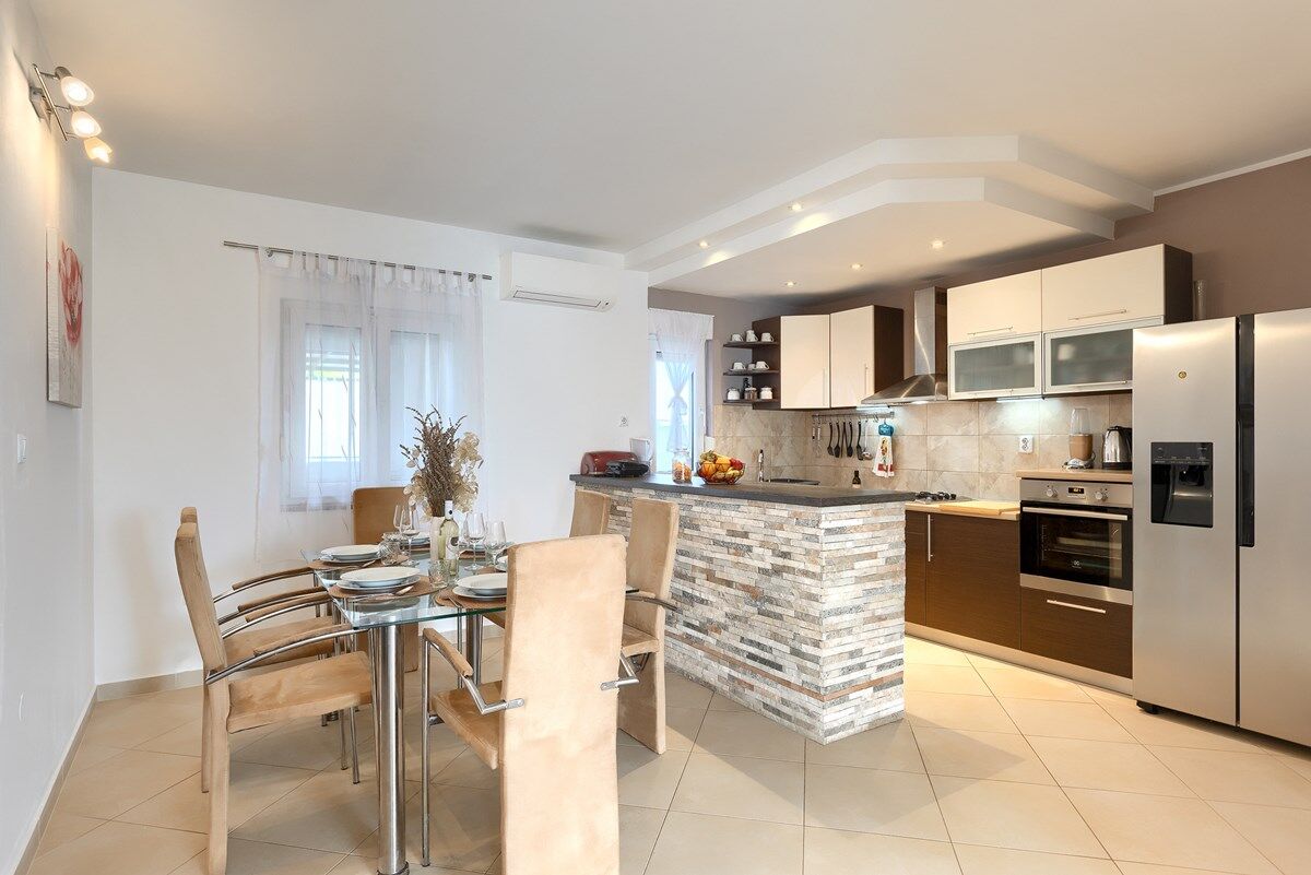 House Kristina 74302-A1