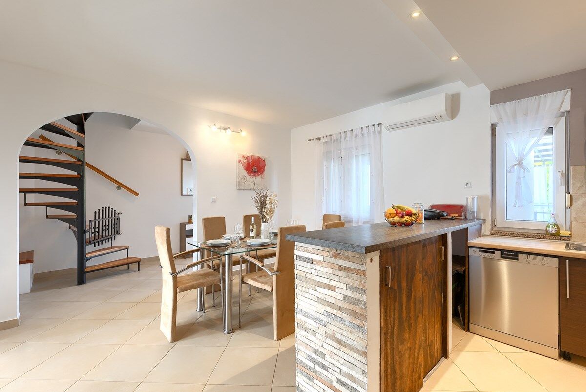 House Kristina 74302-A1