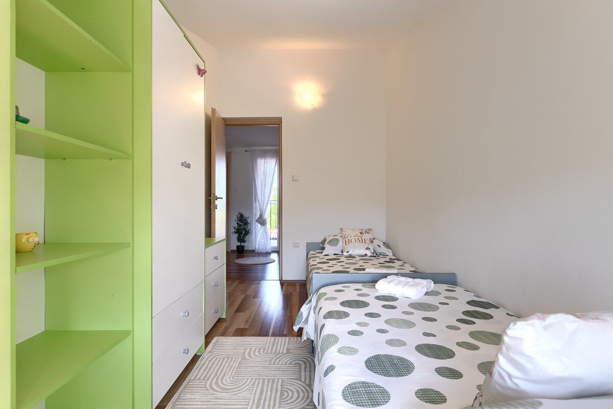House Kristina 74302-A1