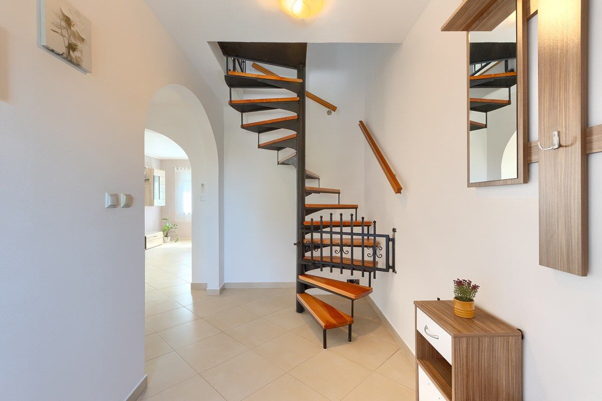 House Kristina 74302-A1