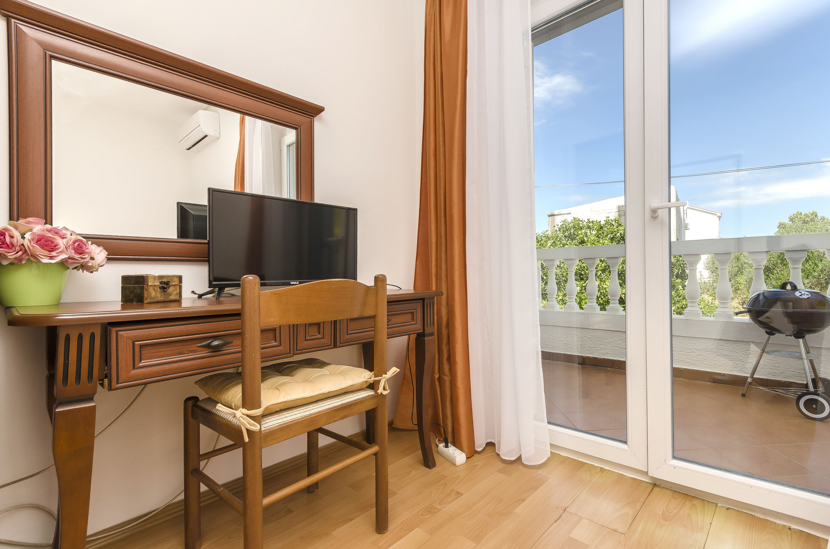 Apartment and Rooms Artina 25091-S3