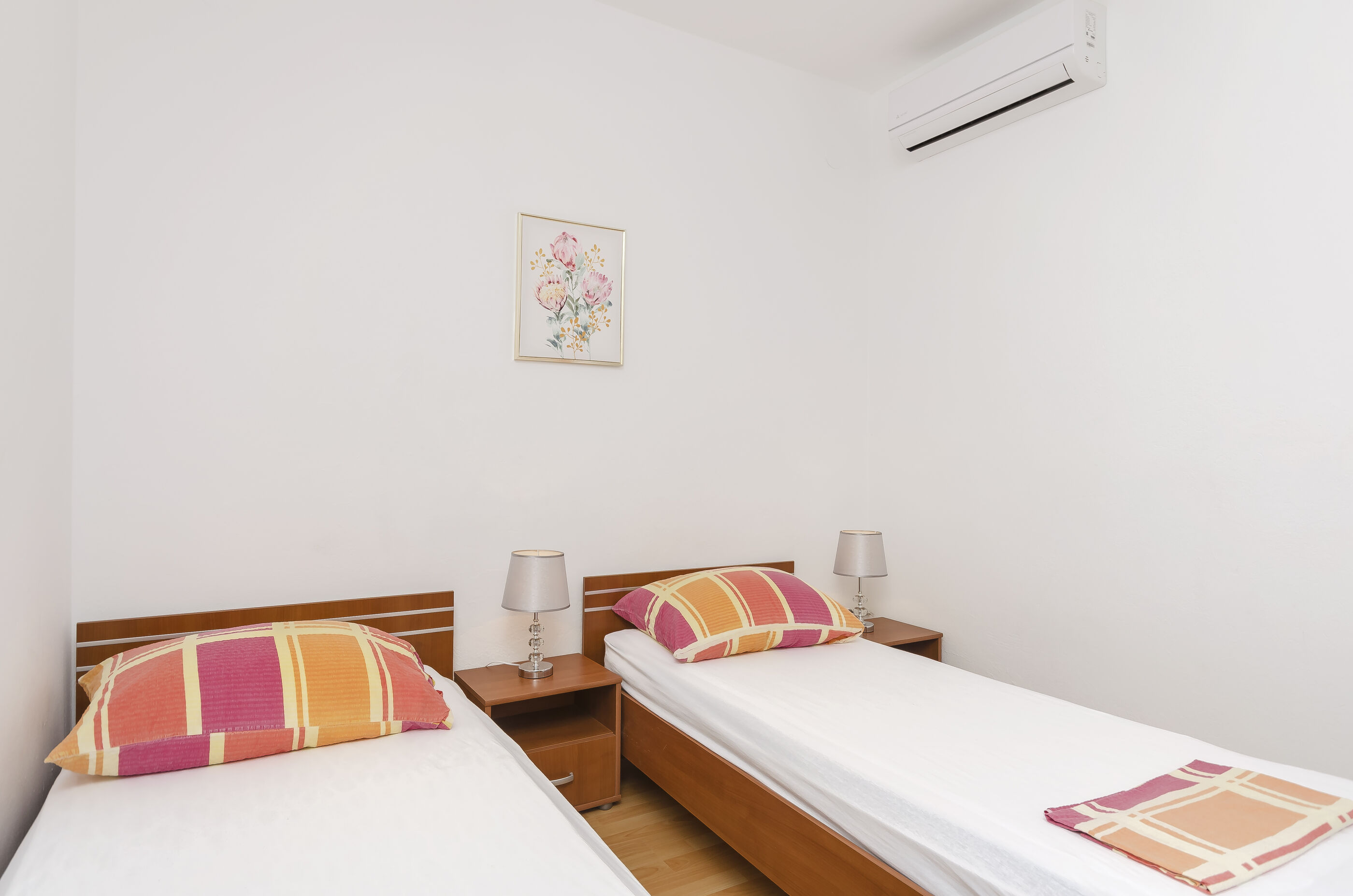 Apartment and Rooms Artina 25091-S4