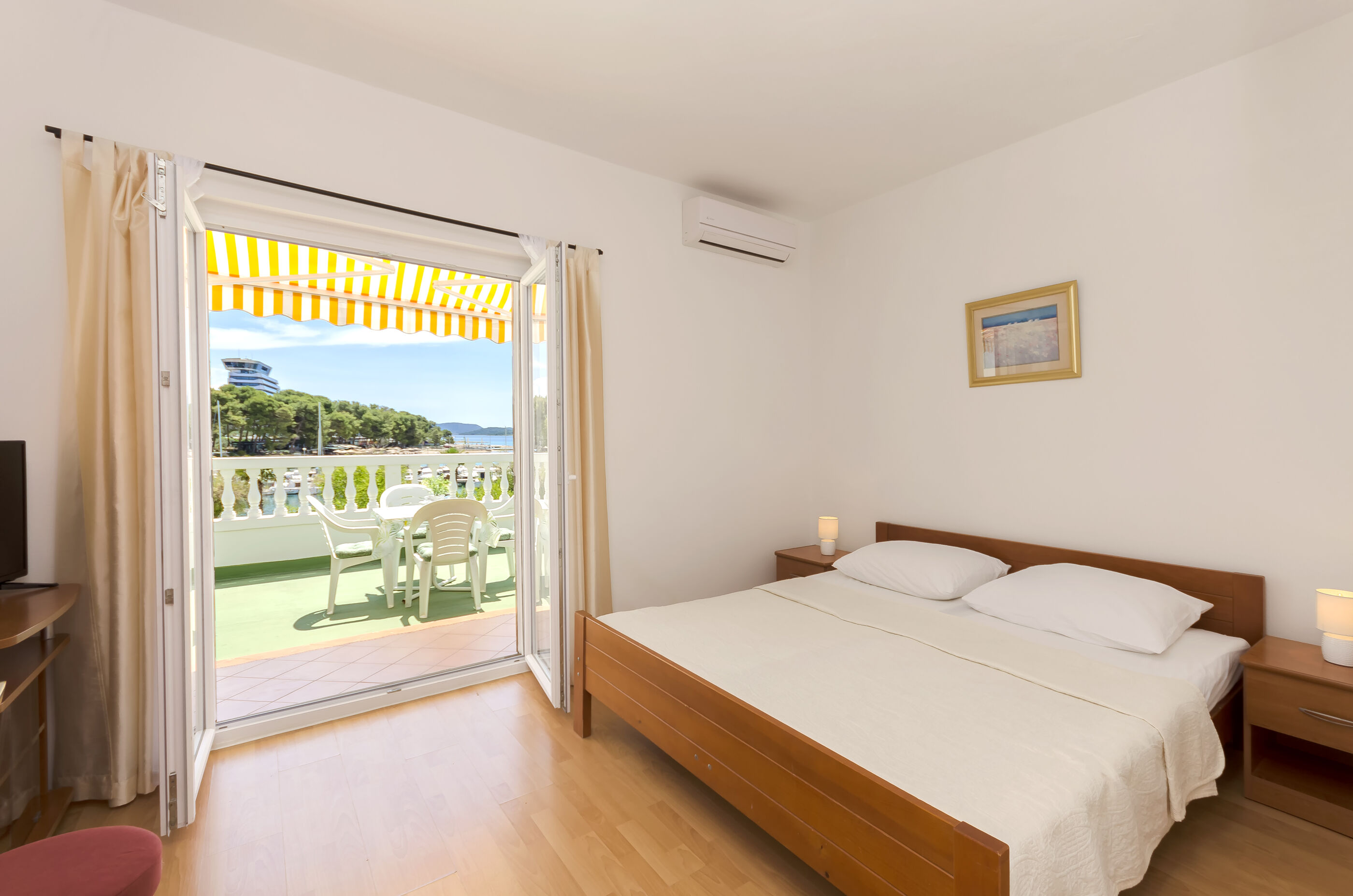 Apartment and Rooms Artina 25091-S1