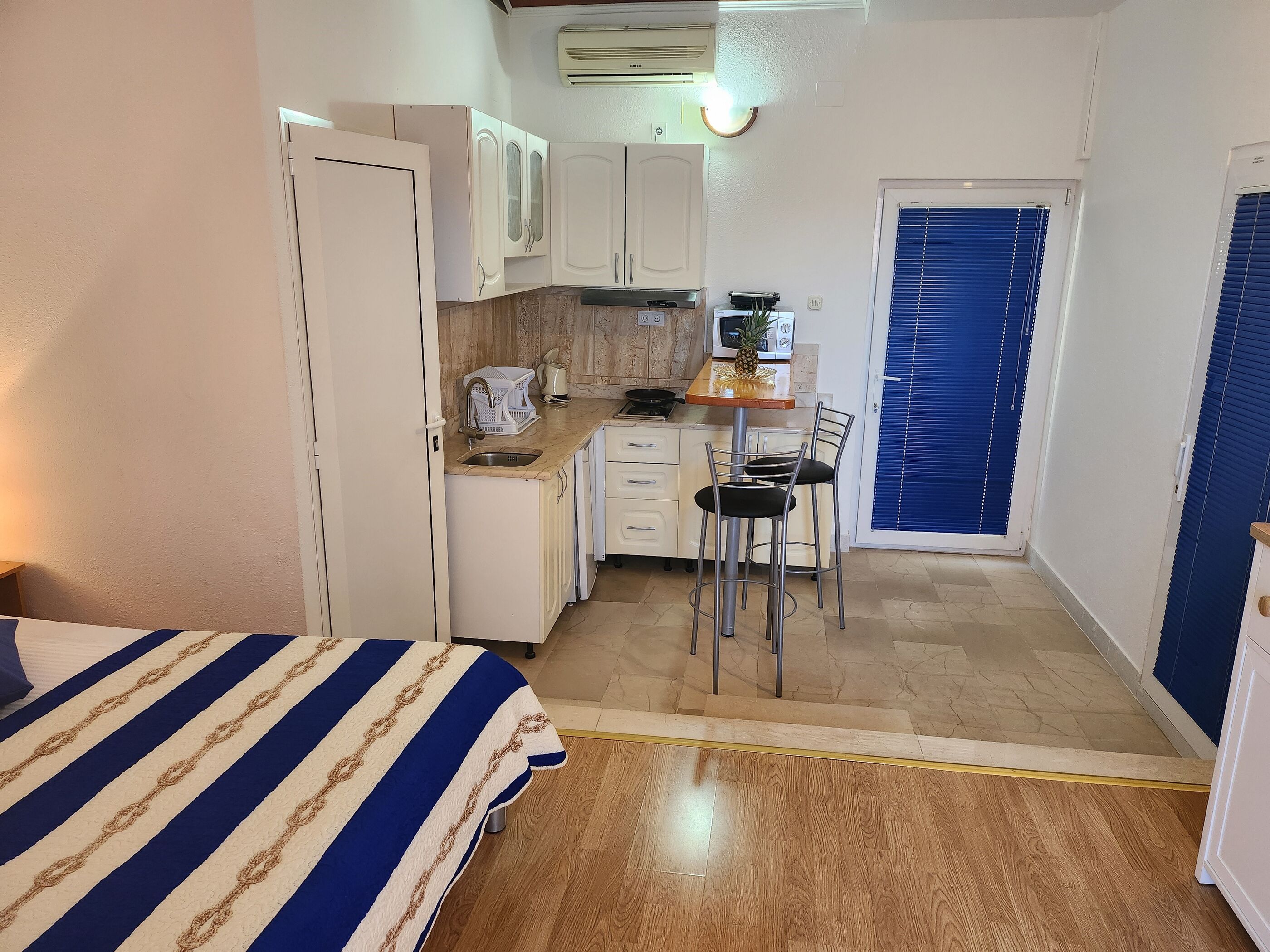Apartments and Room Napoli 43631-A1