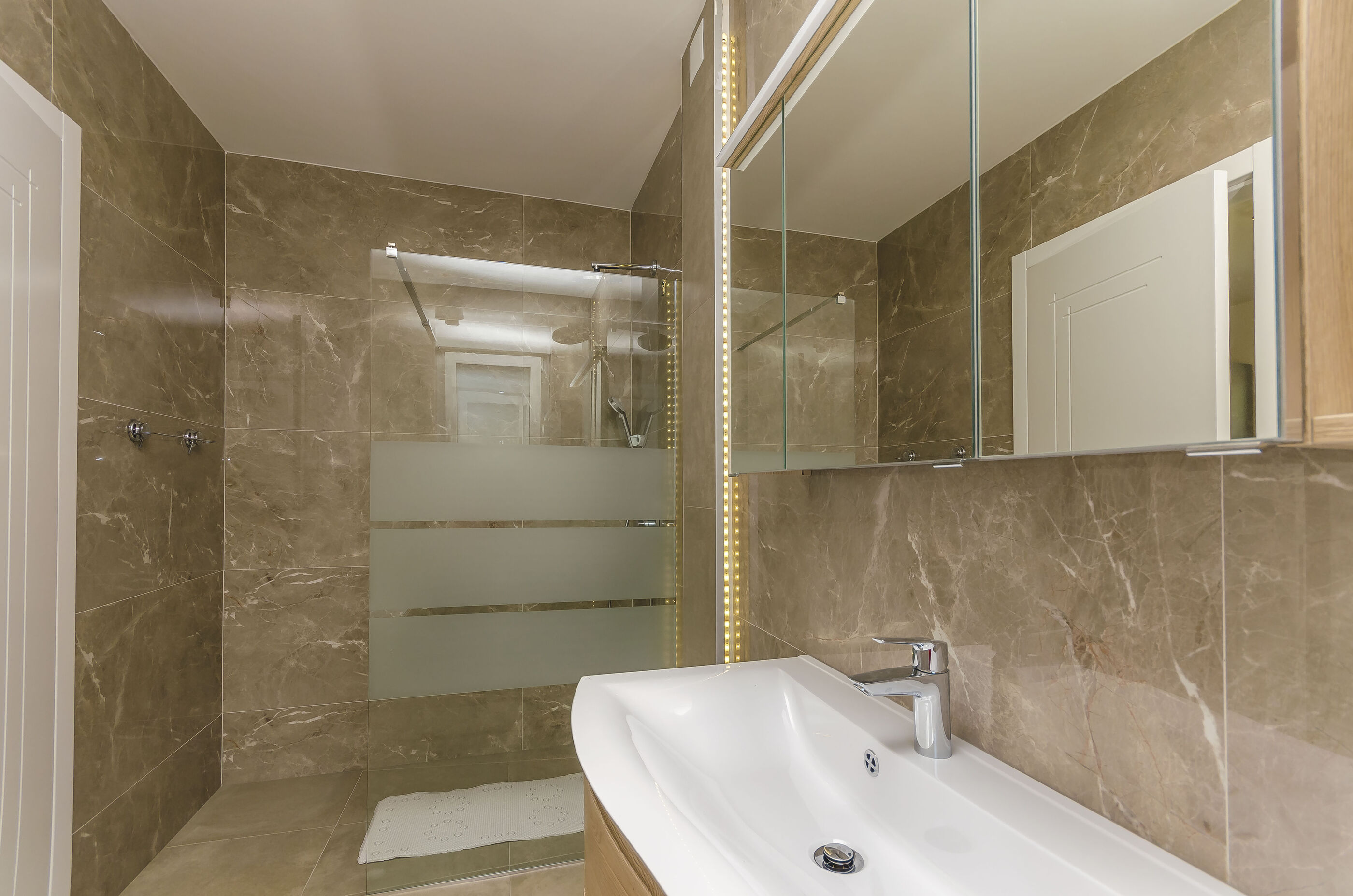 Apartments Adriatic 104281-A1