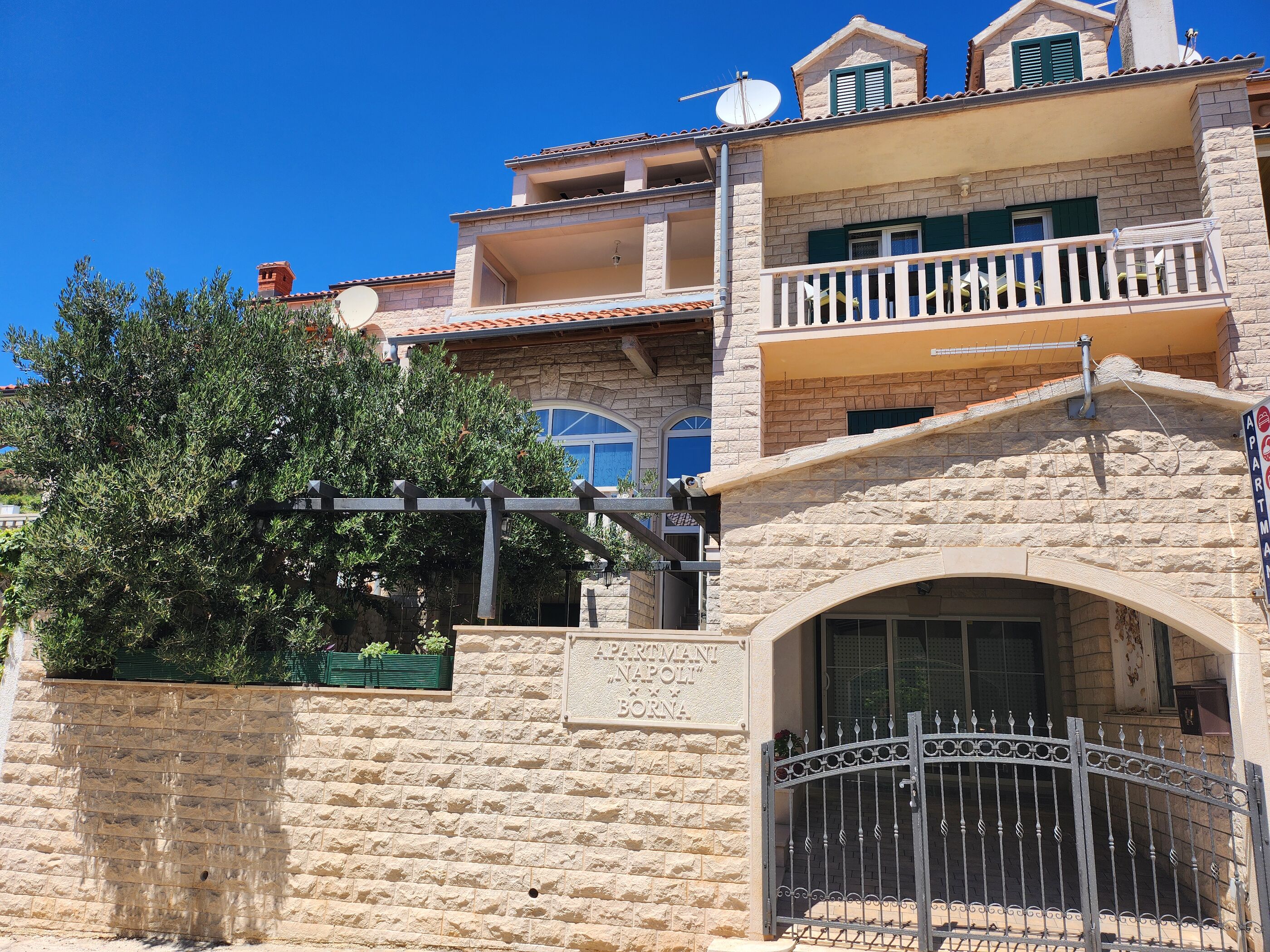Apartments and Room Napoli 43631-A2