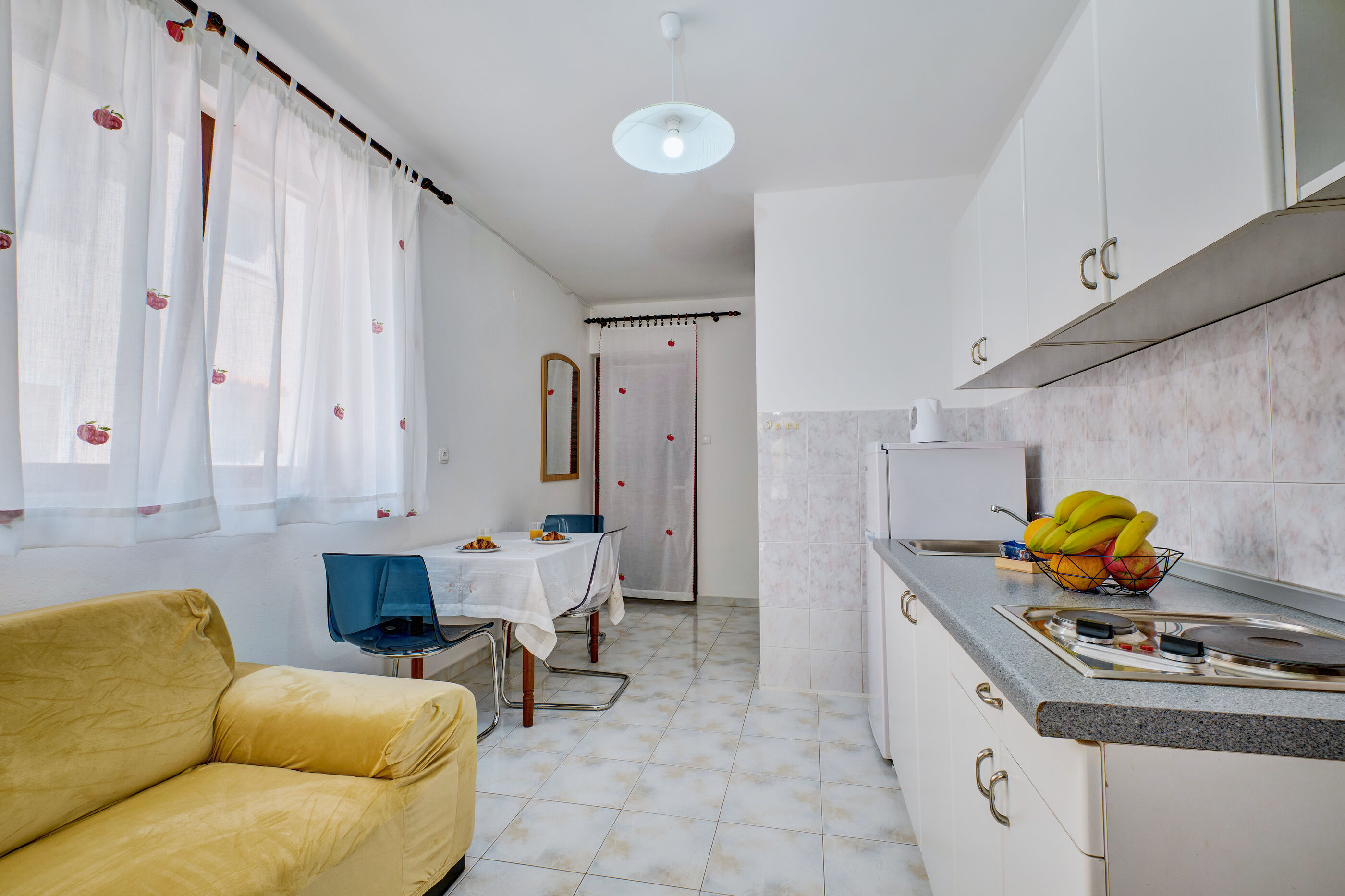 Apartments Suzana 94060-A1