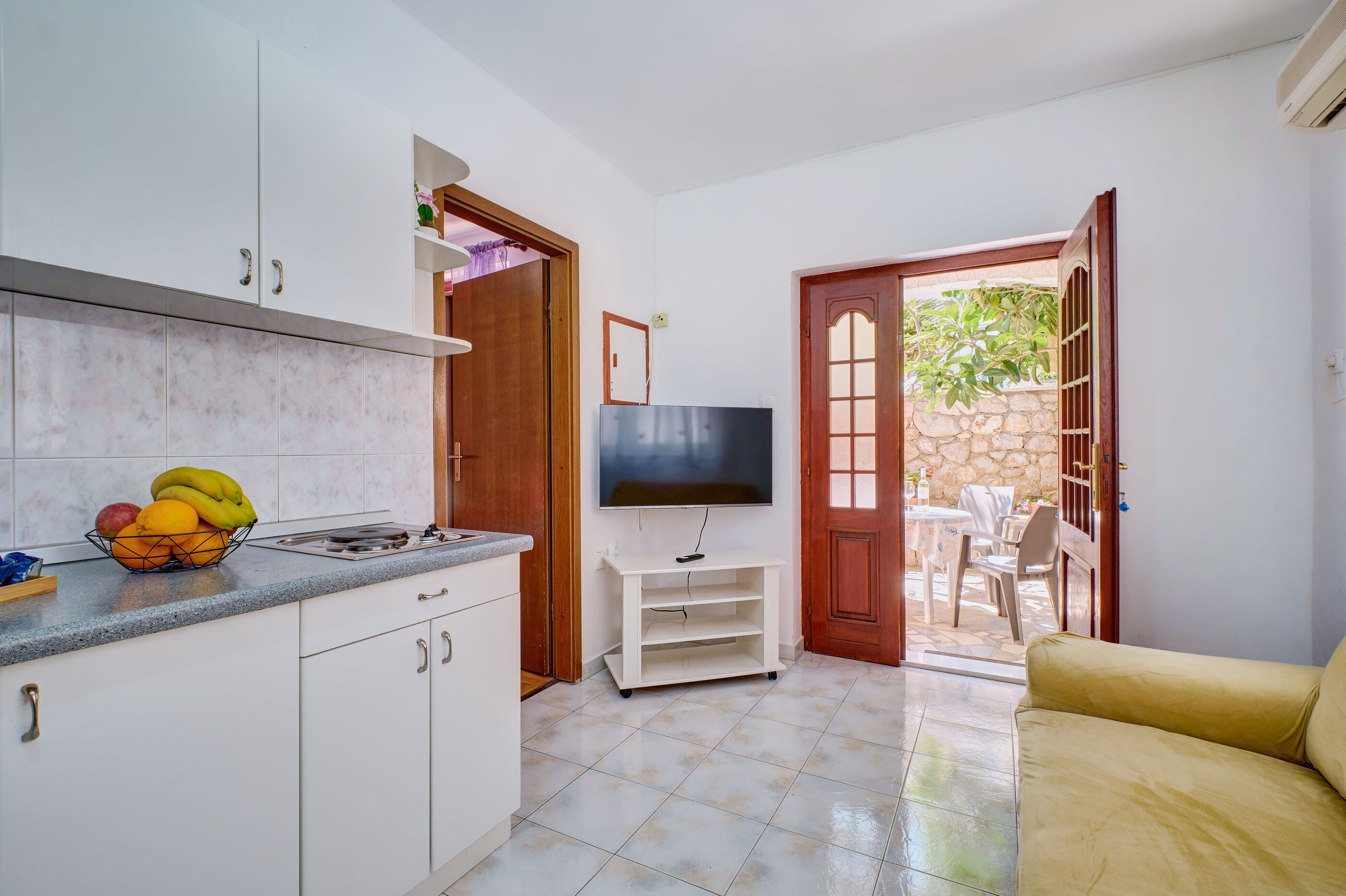 Apartments Suzana 94060-A1