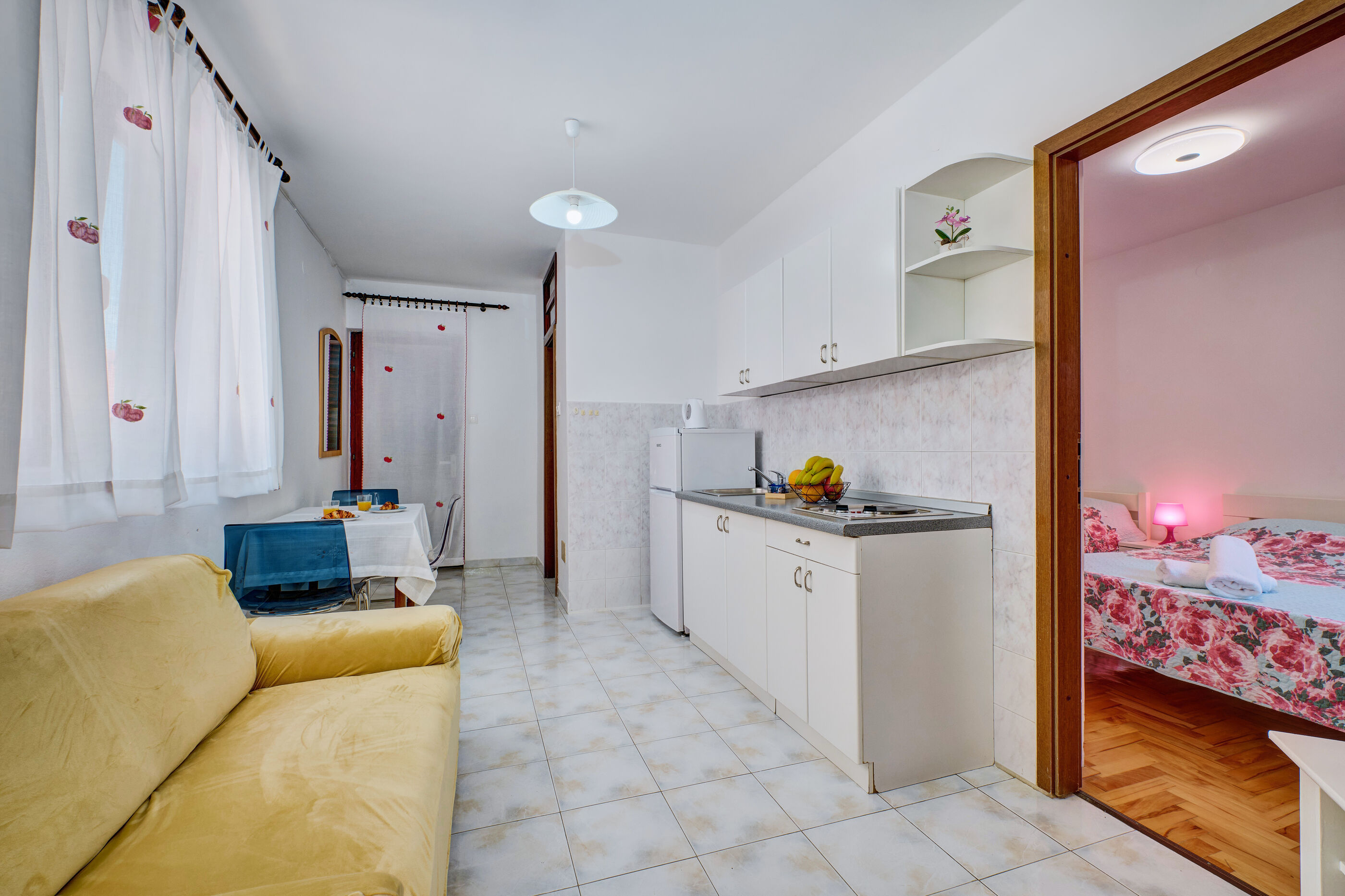 Apartments Suzana 94060-A1