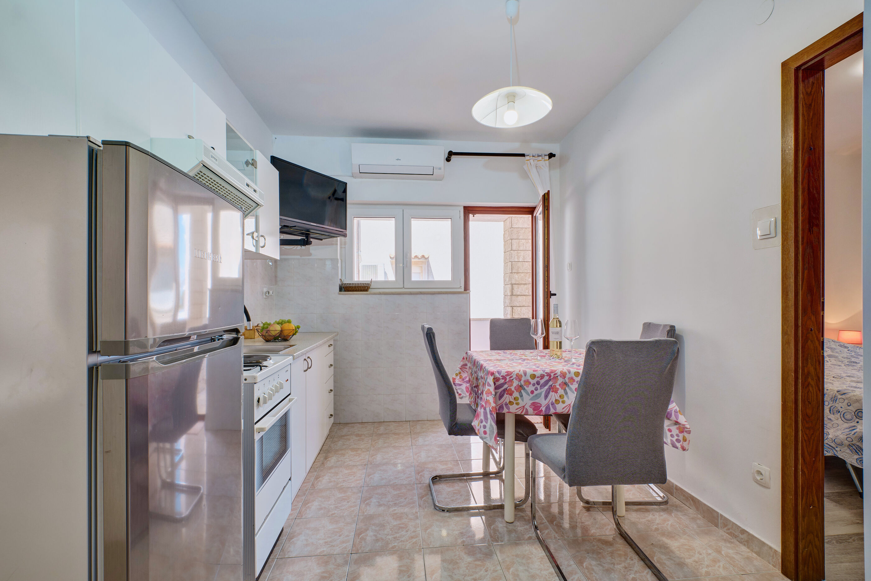Apartments Suzana 94060-A2