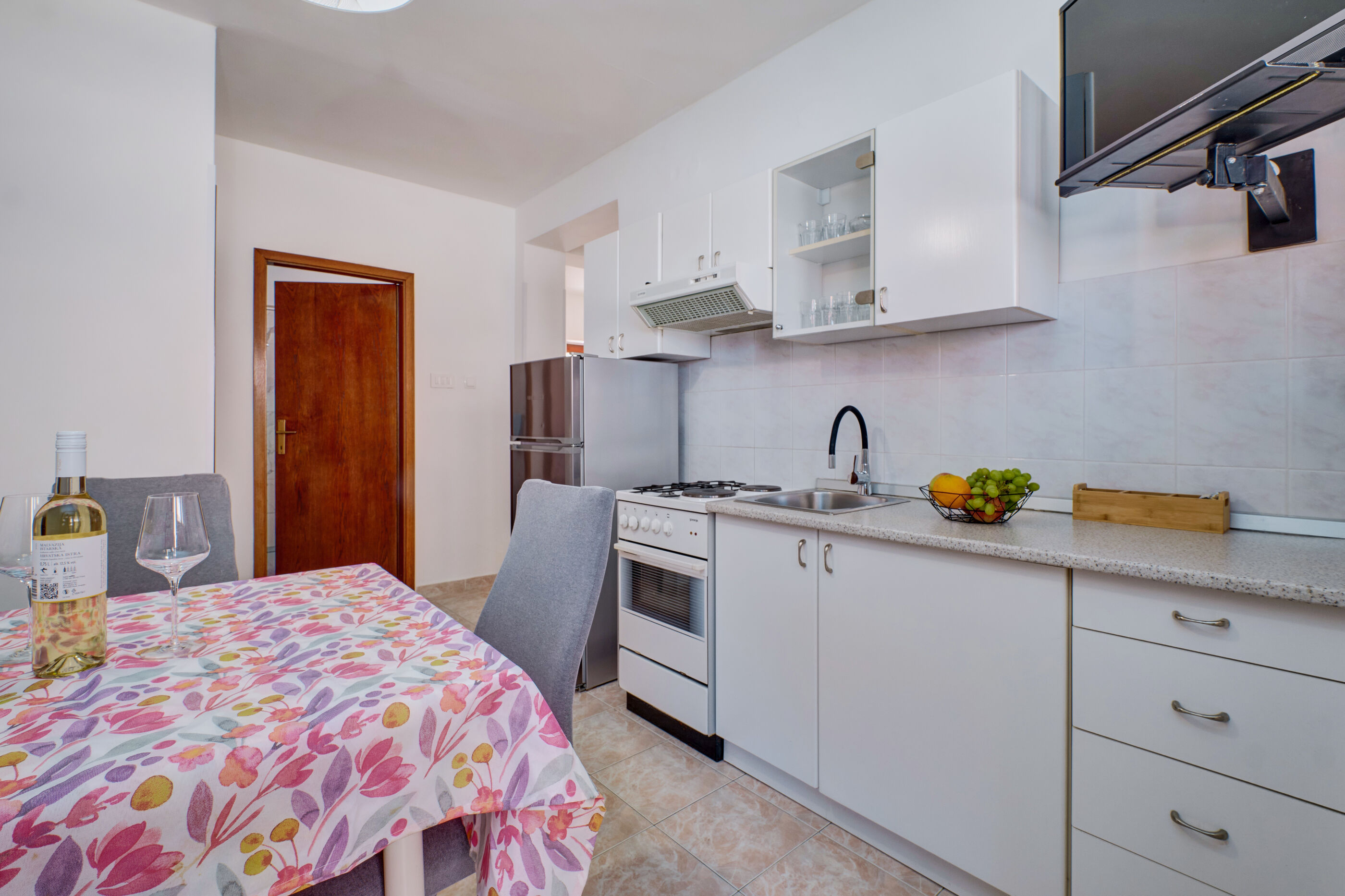 Apartments Suzana 94060-A2