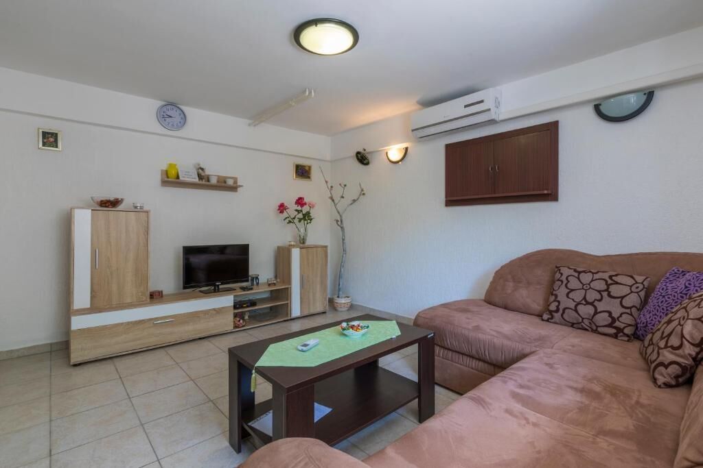 Apartments Panos 101472-A1