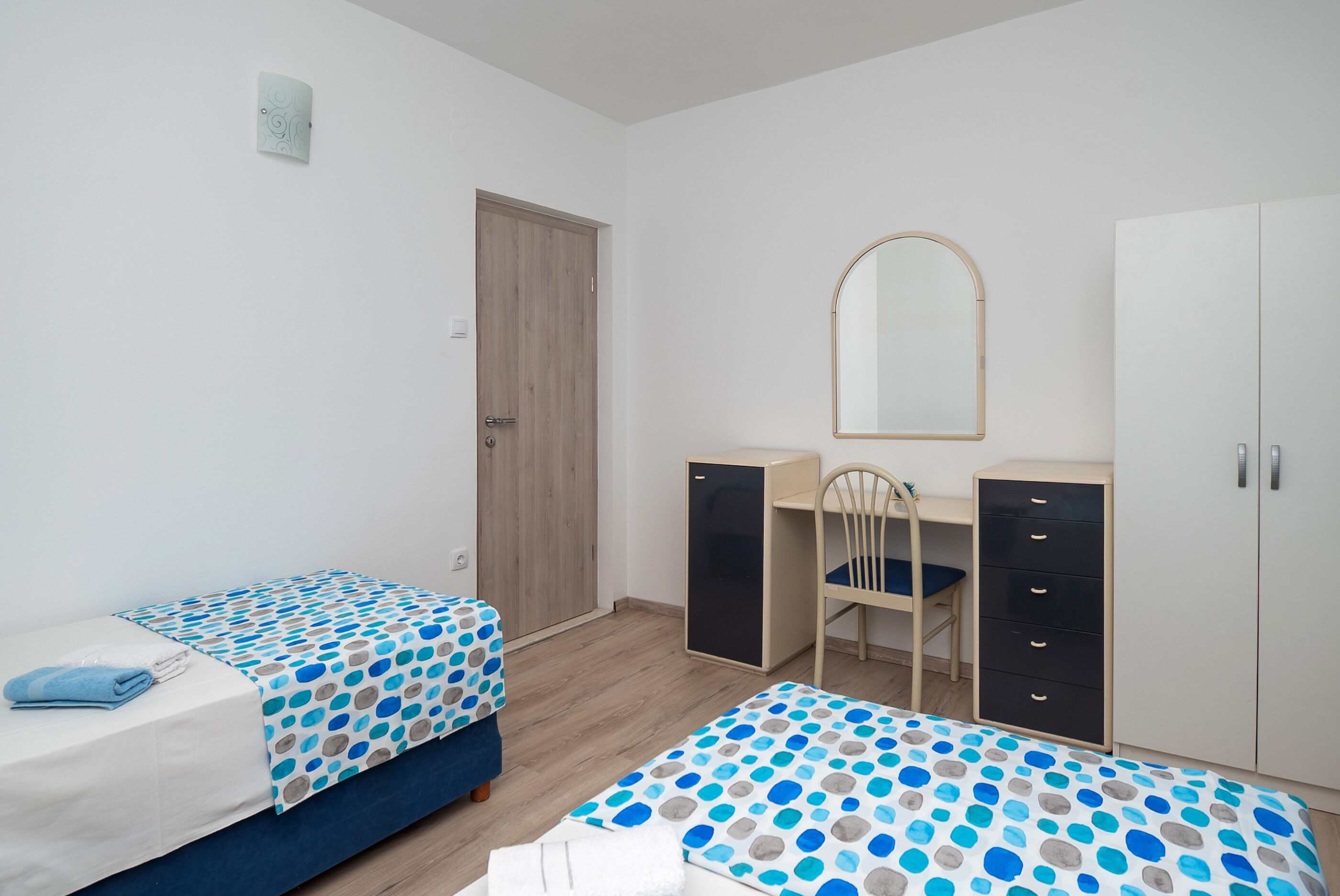 Apartments Hrvatić 21571-A1