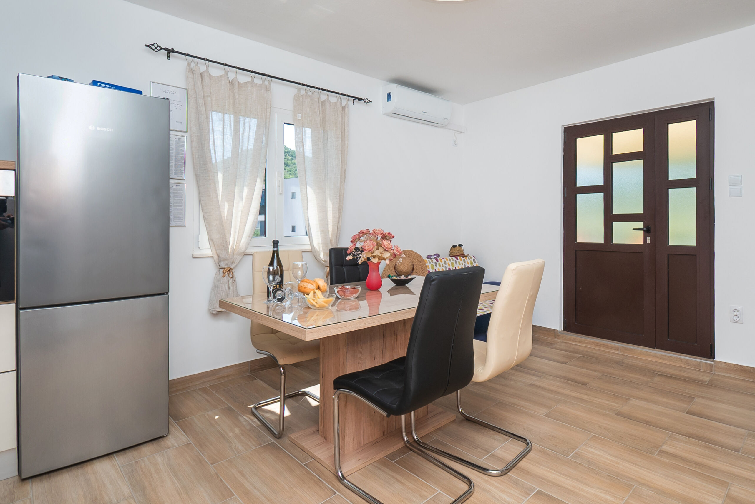 Apartments Hrvatić 21571-A1