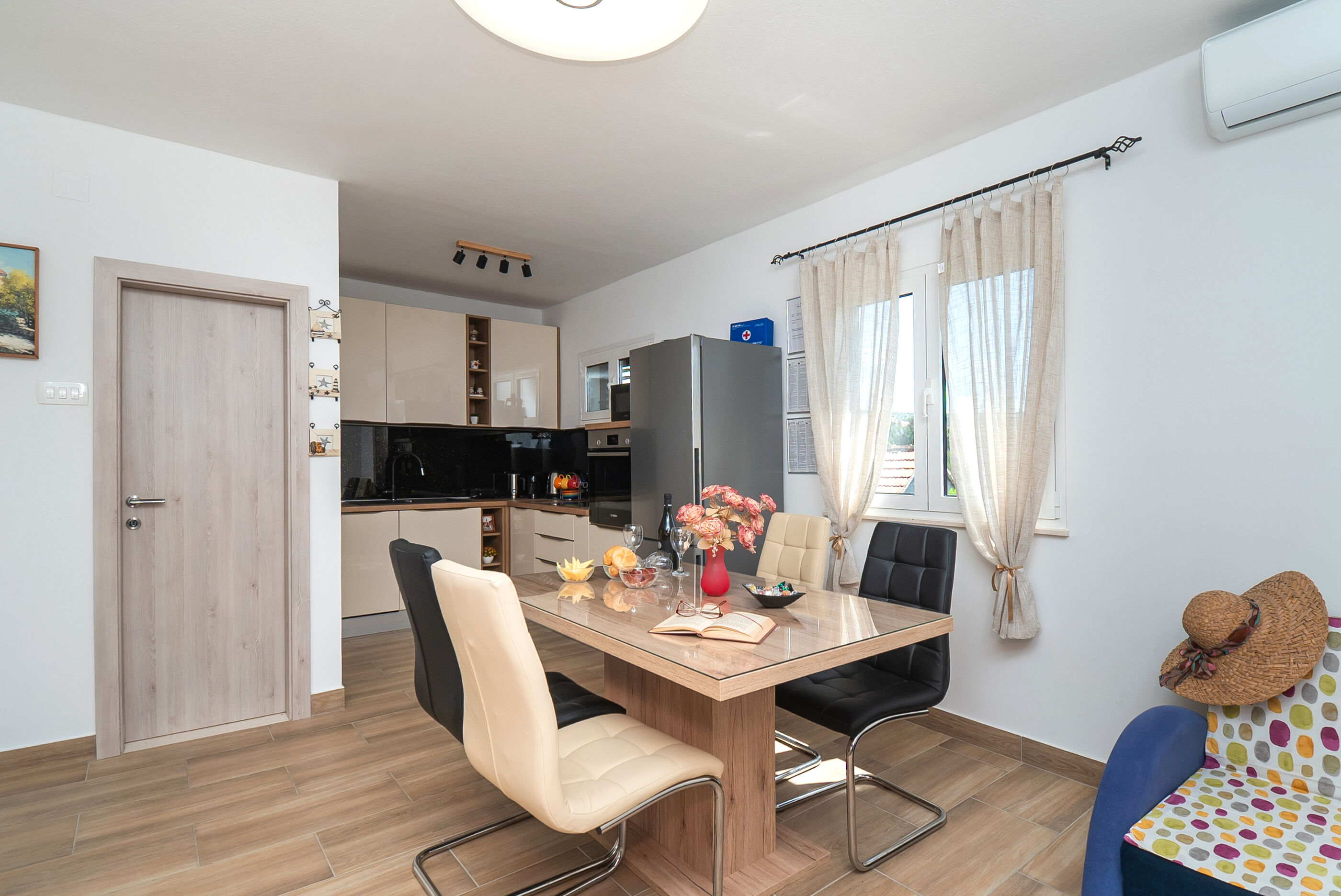 Apartments Hrvatić 21571-A1