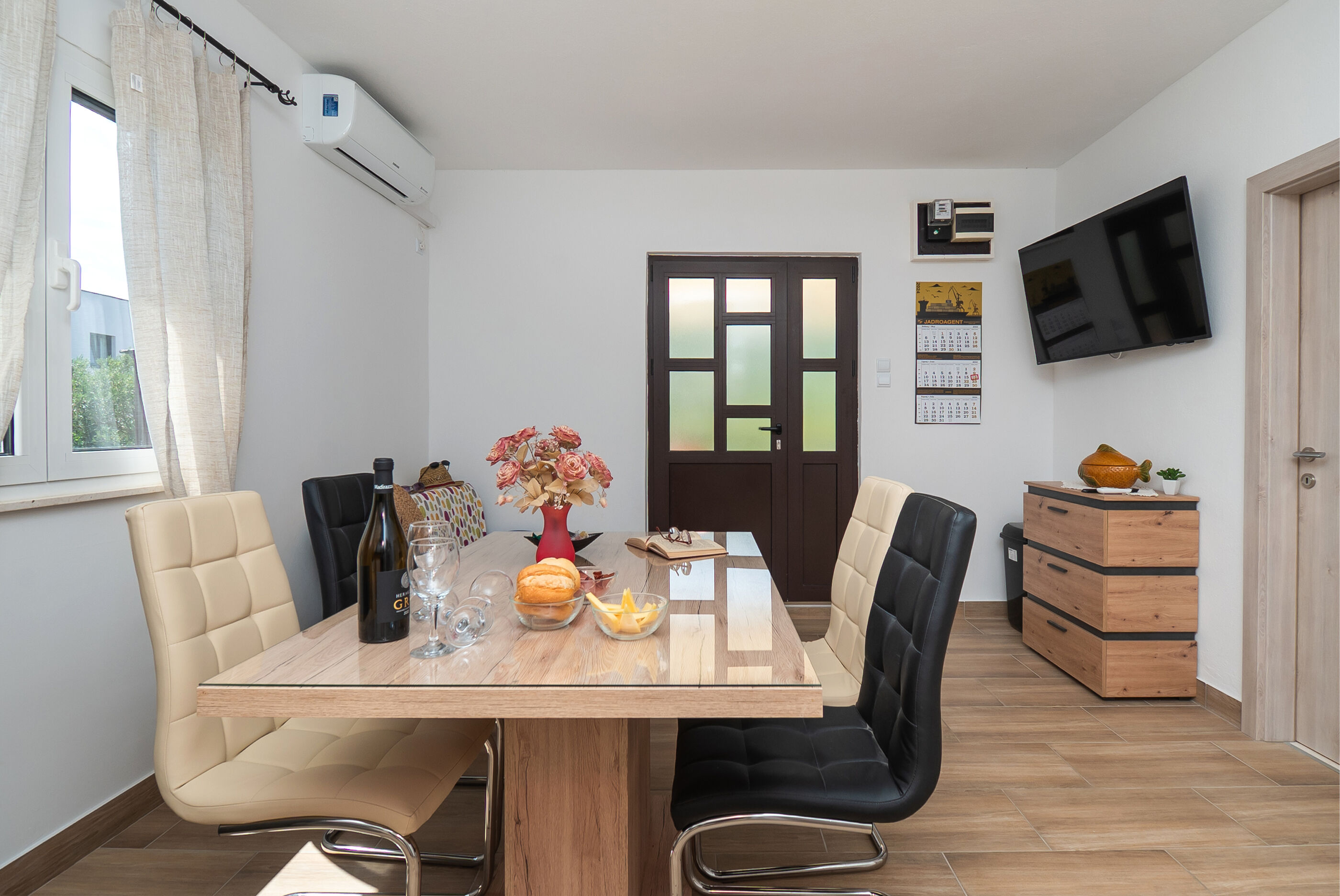 Apartments Hrvatić 21571-A1