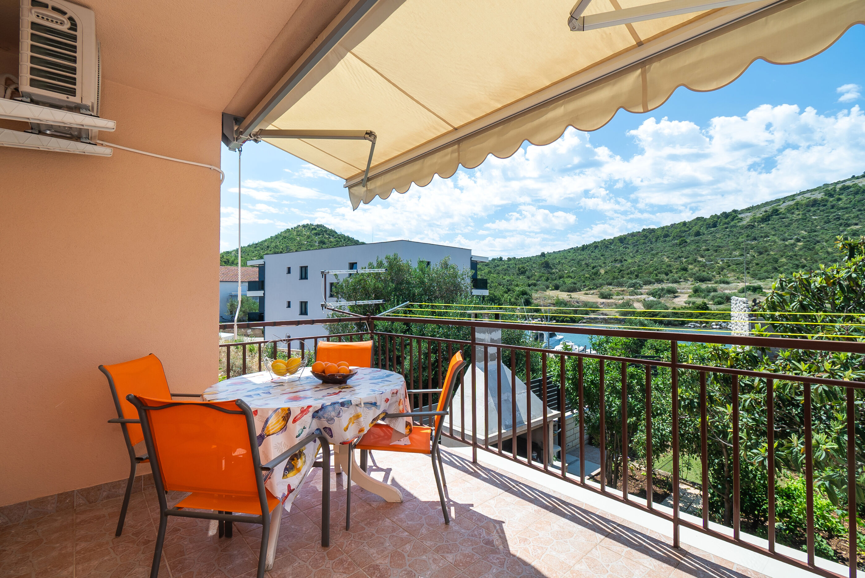 Apartments Hrvatić 21571-A1