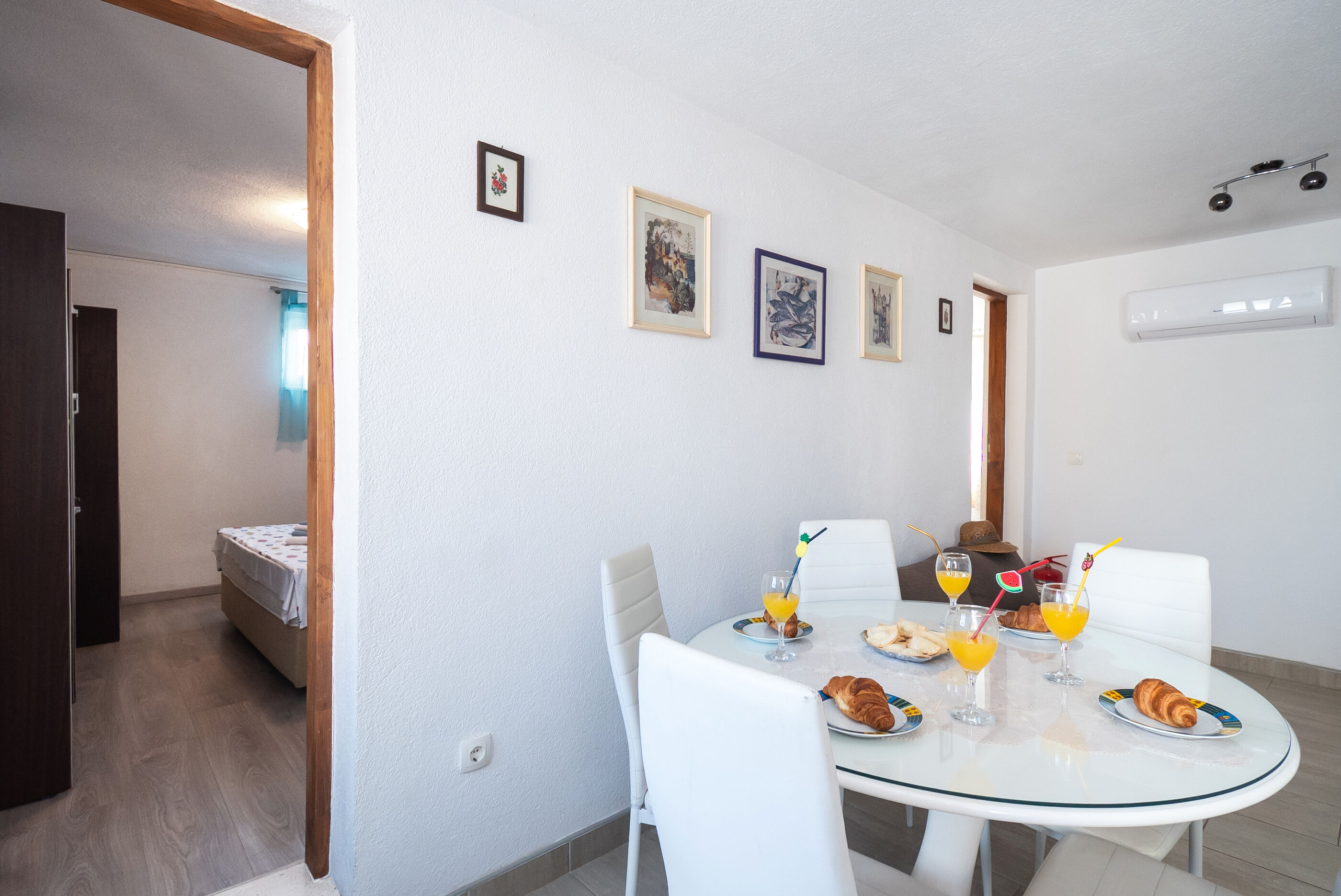 Apartments Hrvatić 21571-A3