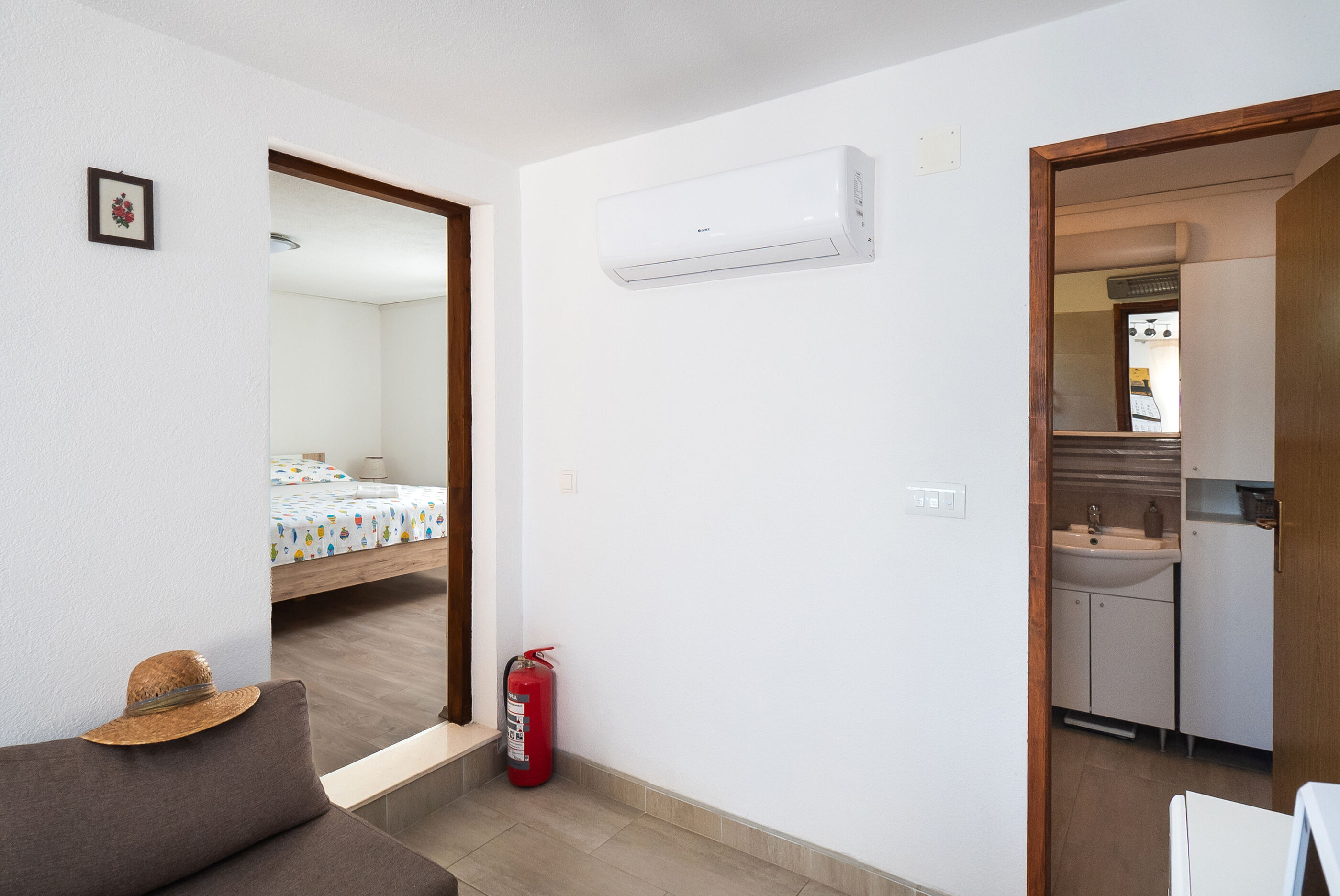 Apartments Hrvatić 21571-A3