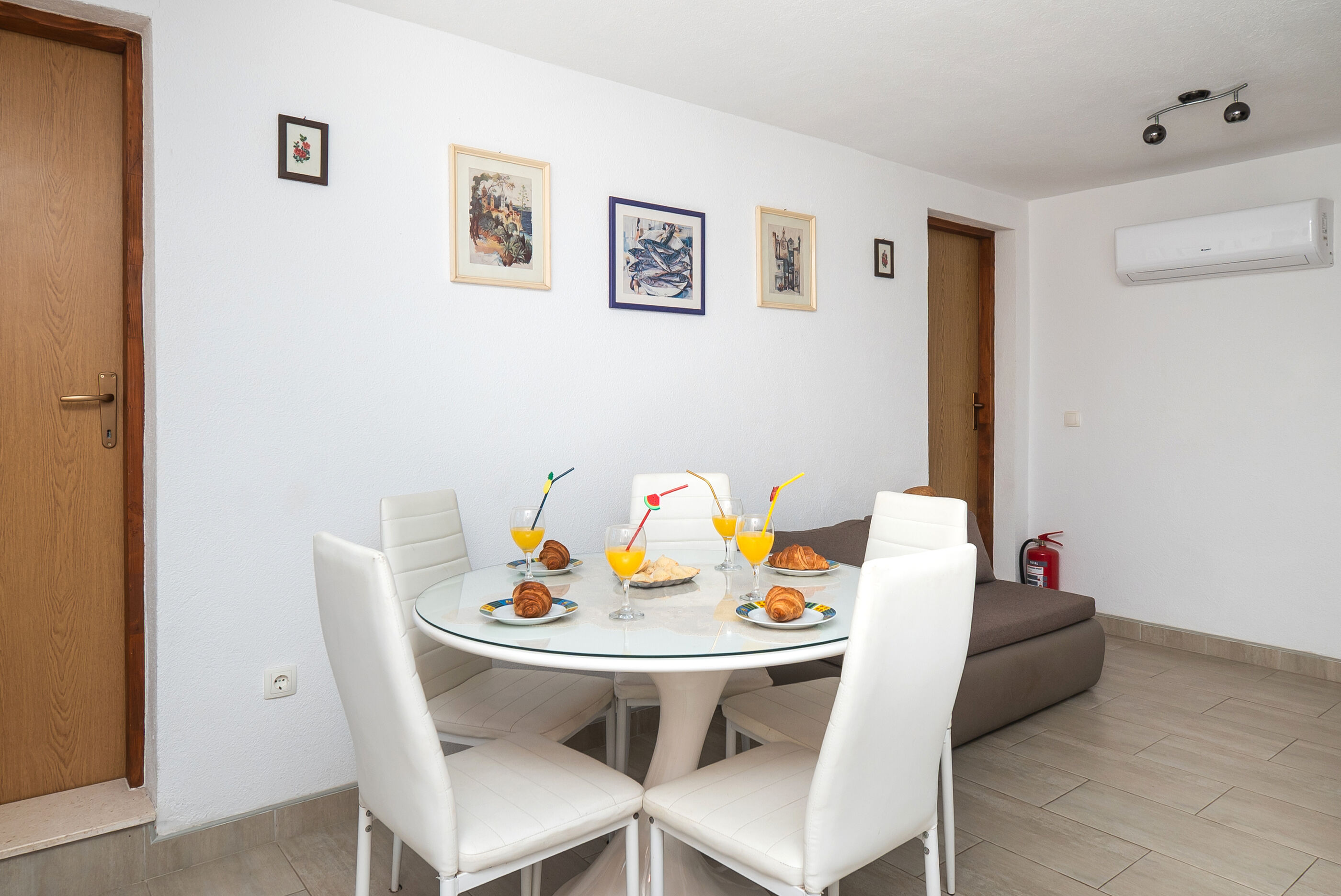 Apartments Hrvatić 21571-A3