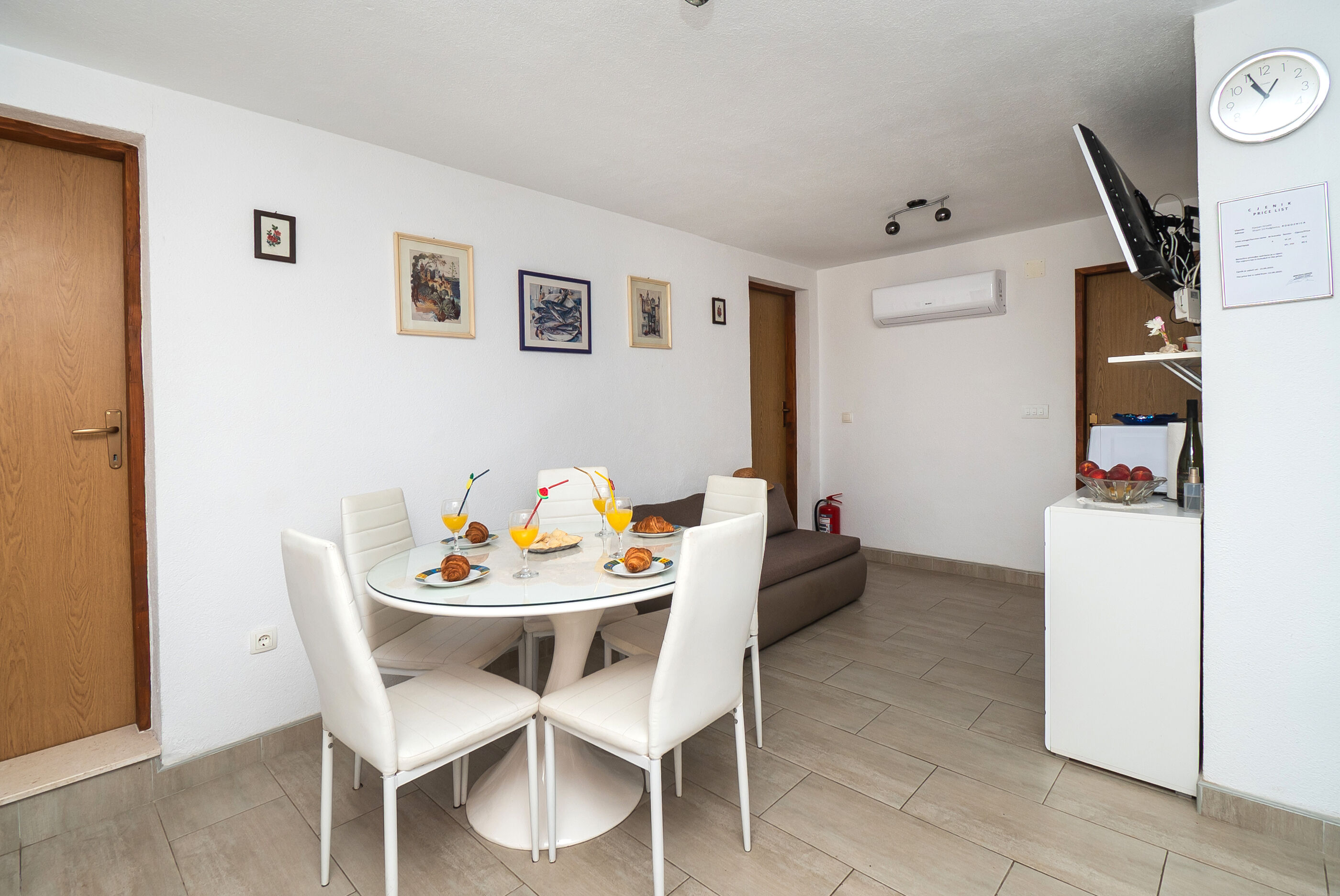 Apartments Hrvatić 21571-A3