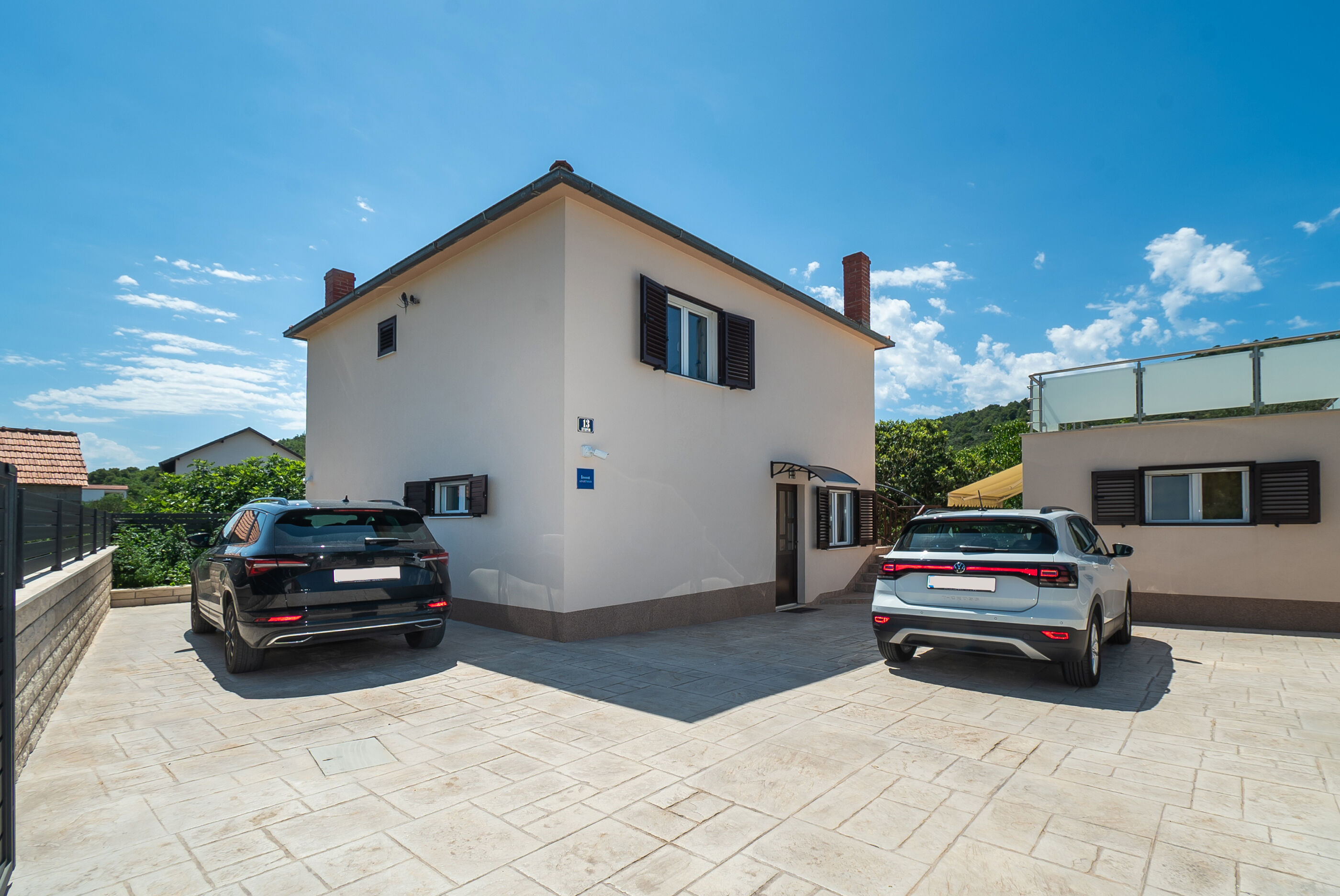 Apartments Hrvatić 21571-A1