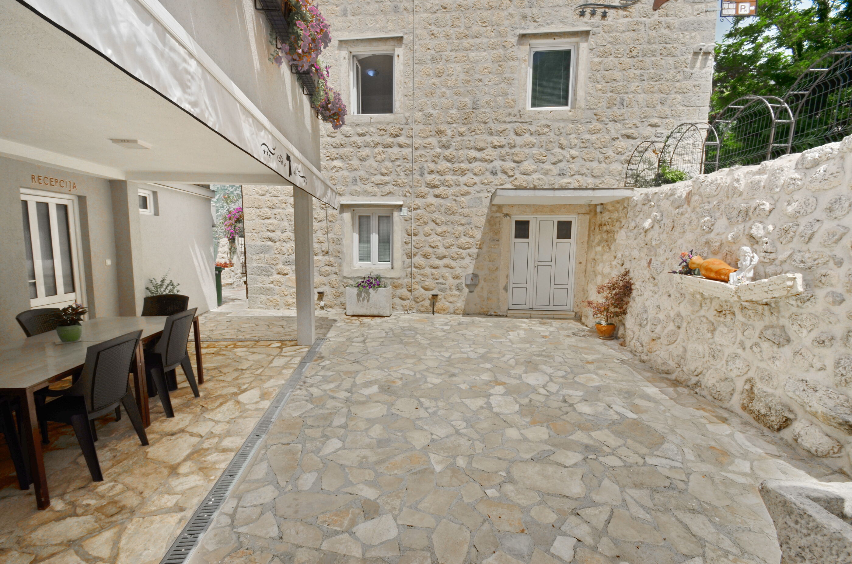 Apartments Mir i dobro 93491-A1